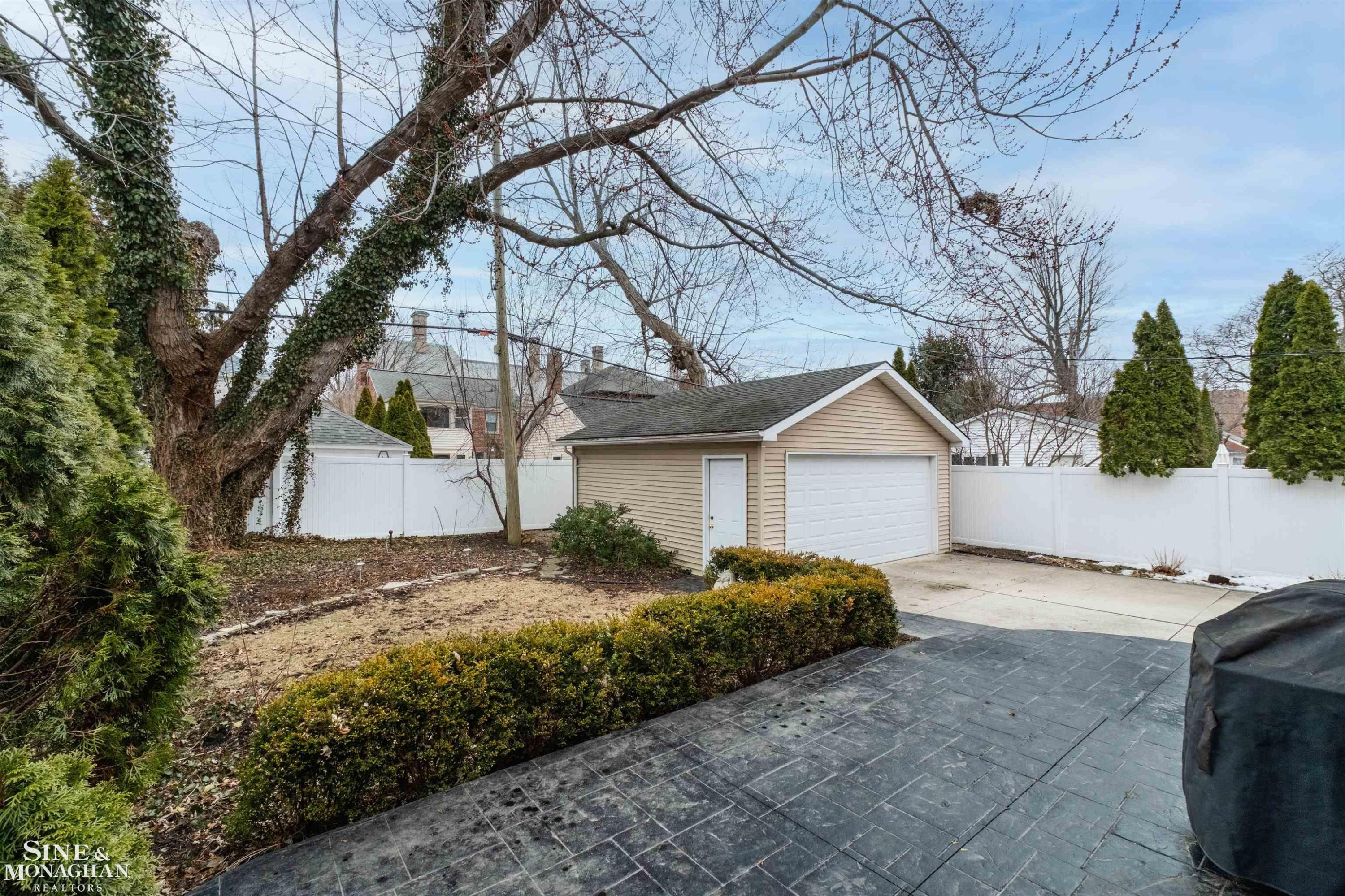 180 Fisher Road, Grosse Pointe Farms, MI 48236 — Photo 54