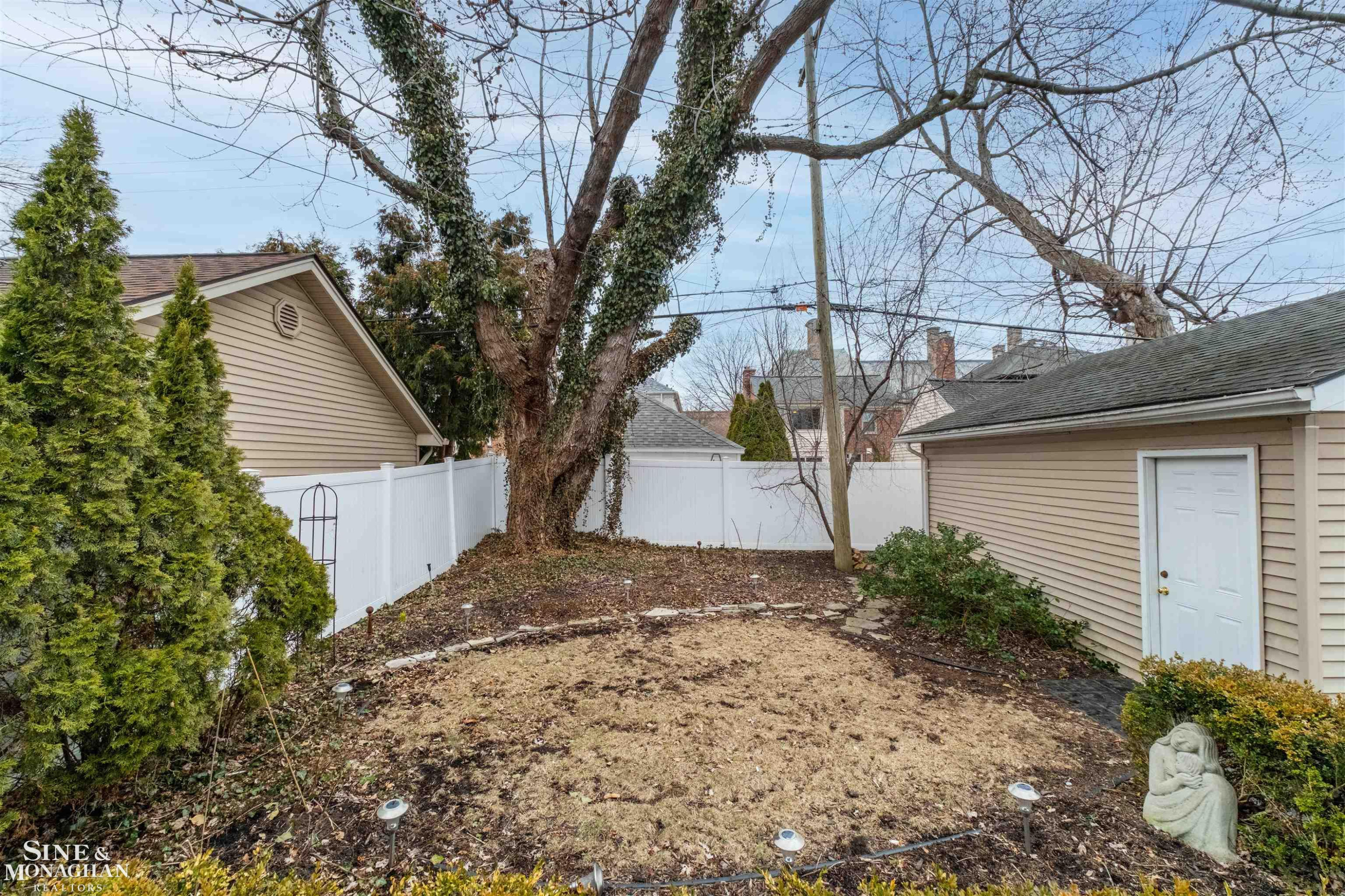 180 Fisher Road, Grosse Pointe Farms, MI 48236 — Photo 55