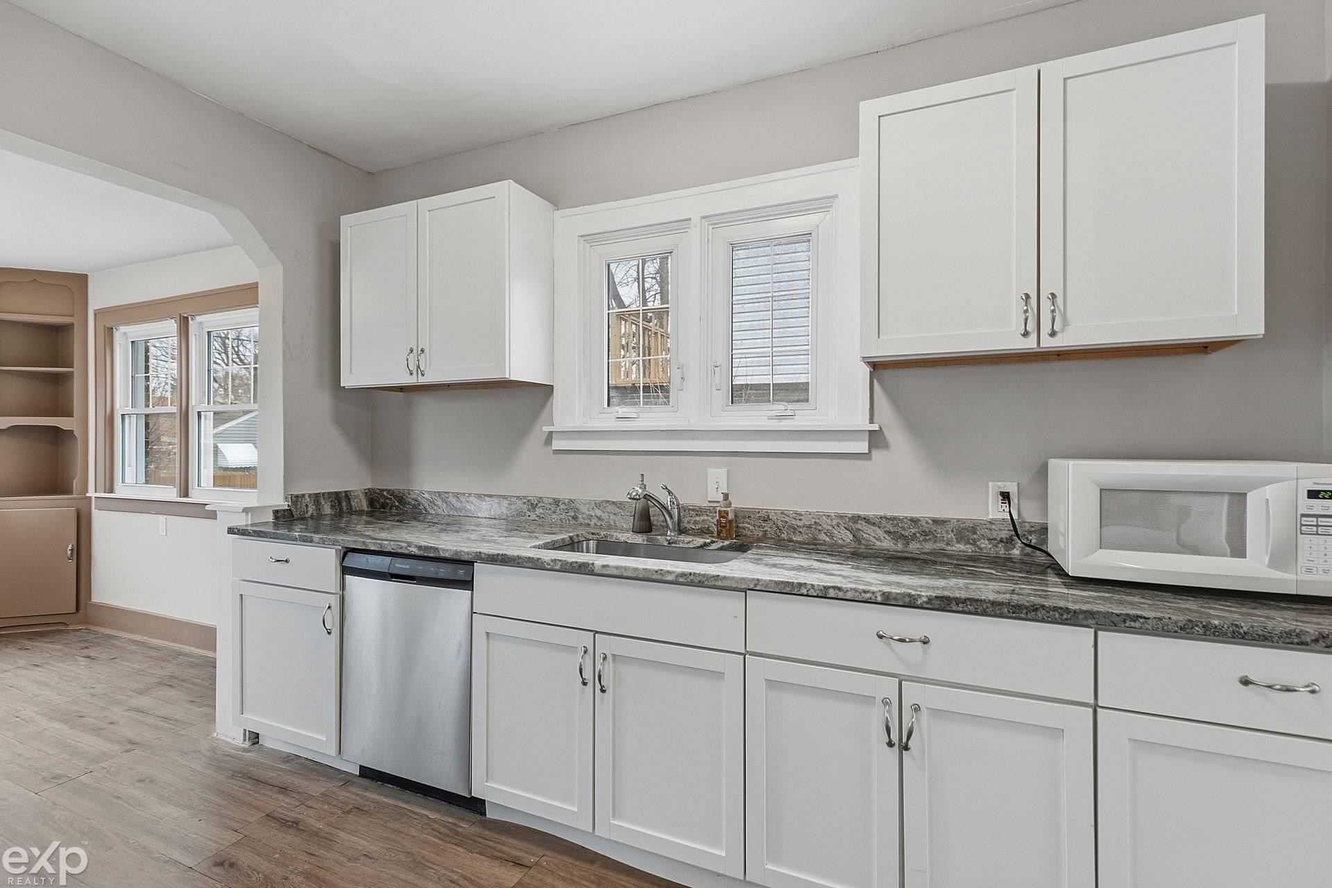 22022 Beechwood Avenue, Eastpointe, MI 48021 — Photo 5