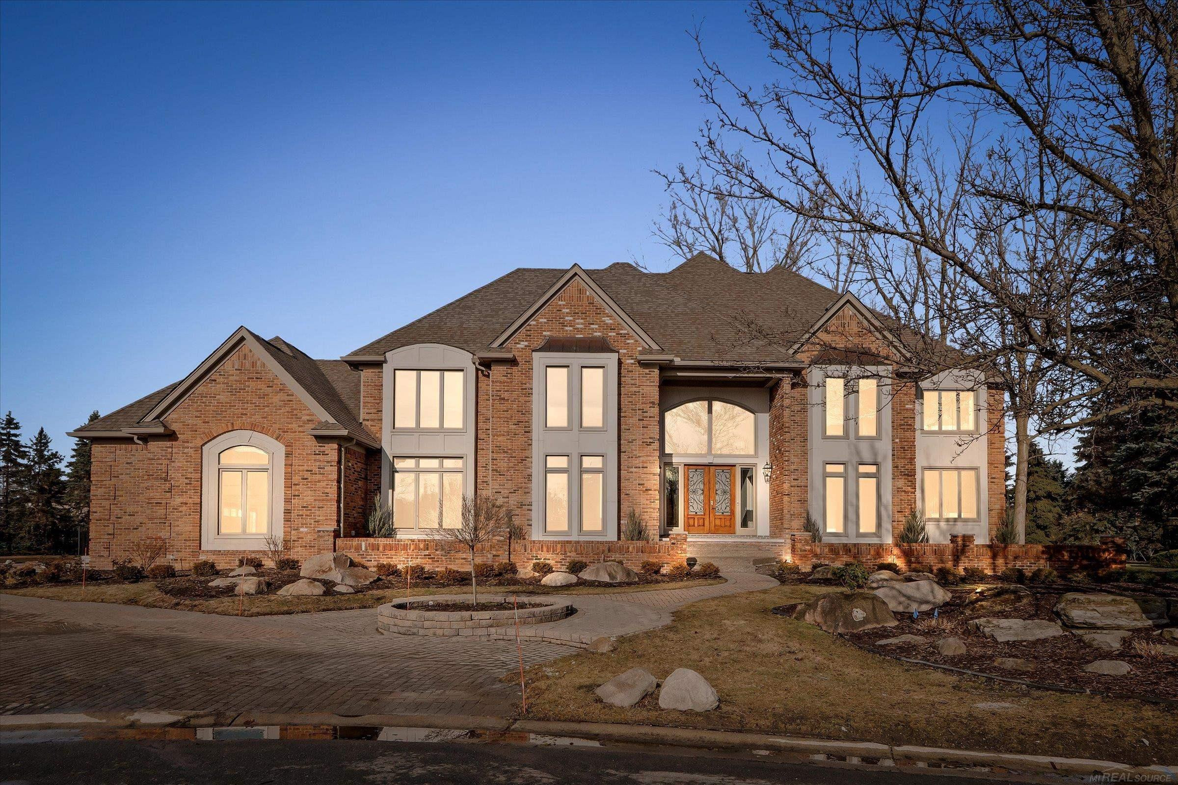 19790 Westchester Drive, Clinton Twp, MI 48038