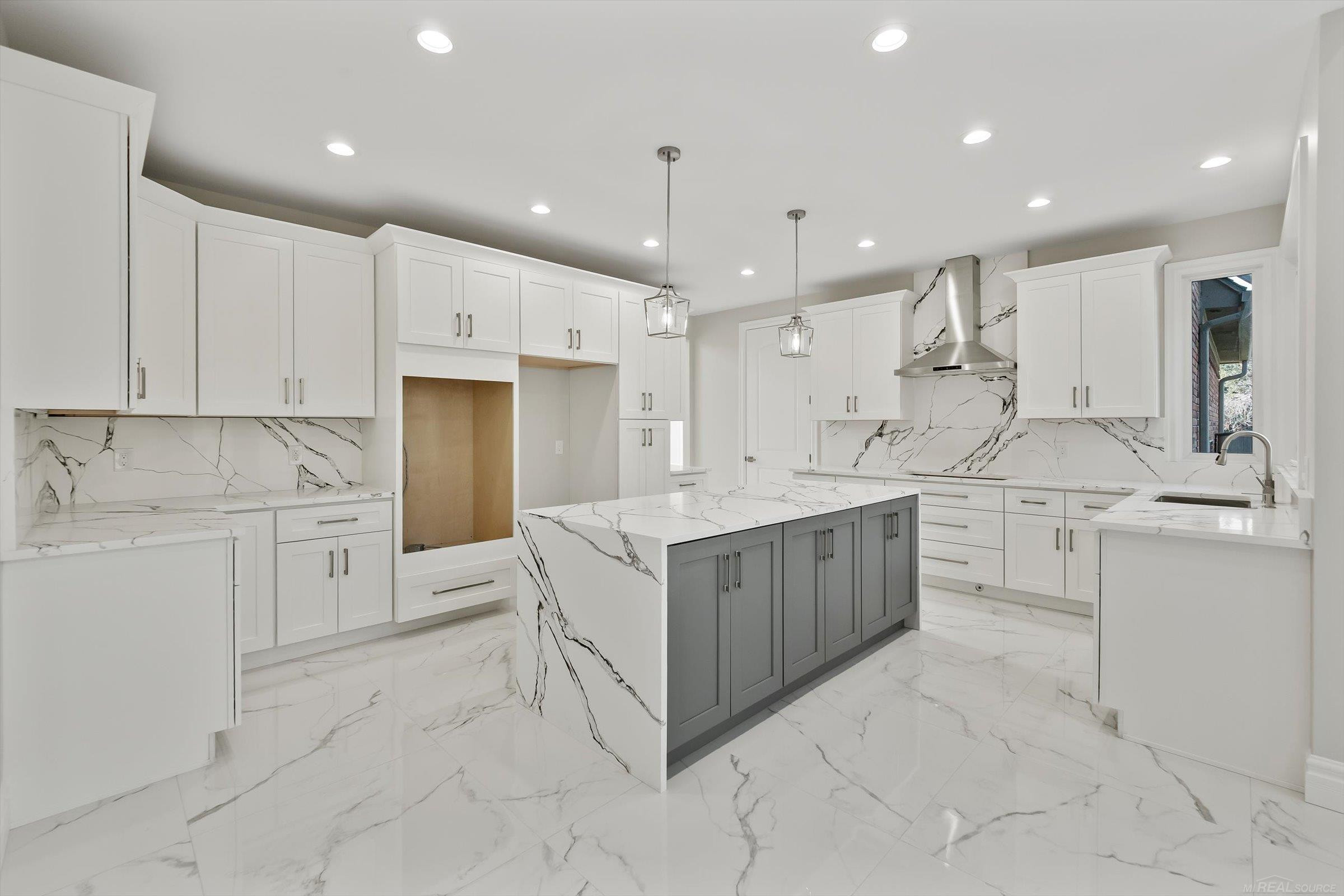 19790 Westchester Drive, Clinton Twp, MI 48038 — Photo 17