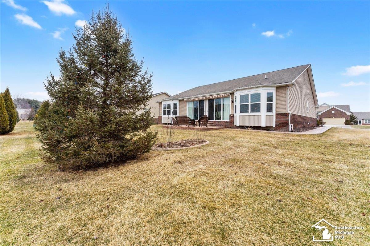 23854 Houghton Lane, Flat Rock, MI 48134 — Photo 38
