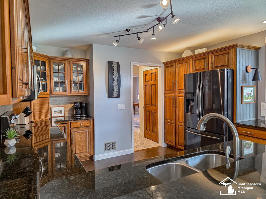 986 Regents Park Drive, Monroe, MI 48161 — Photo 14
