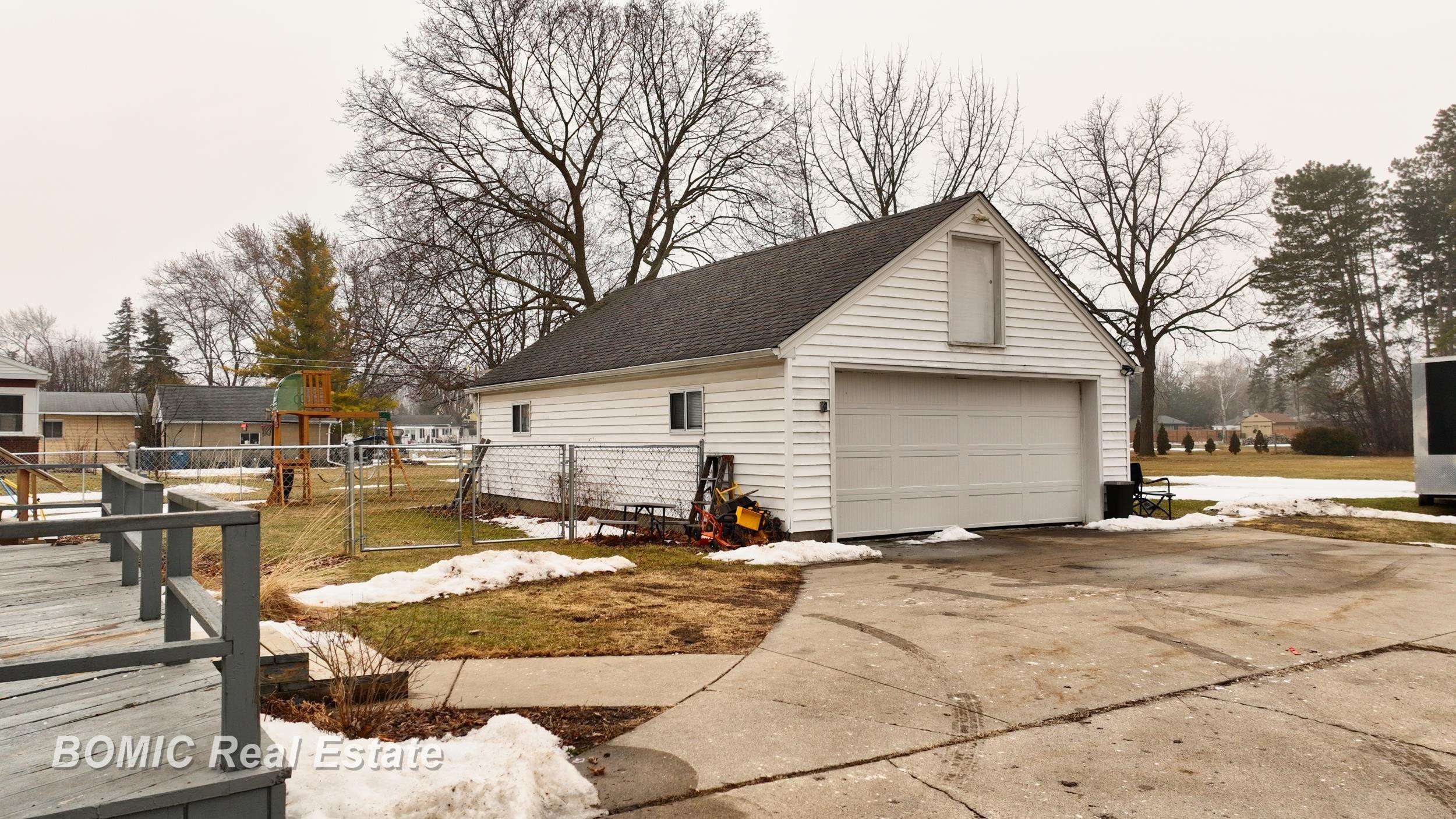 906 Mulholland Street, Bay City, MI 48708 — Photo 9