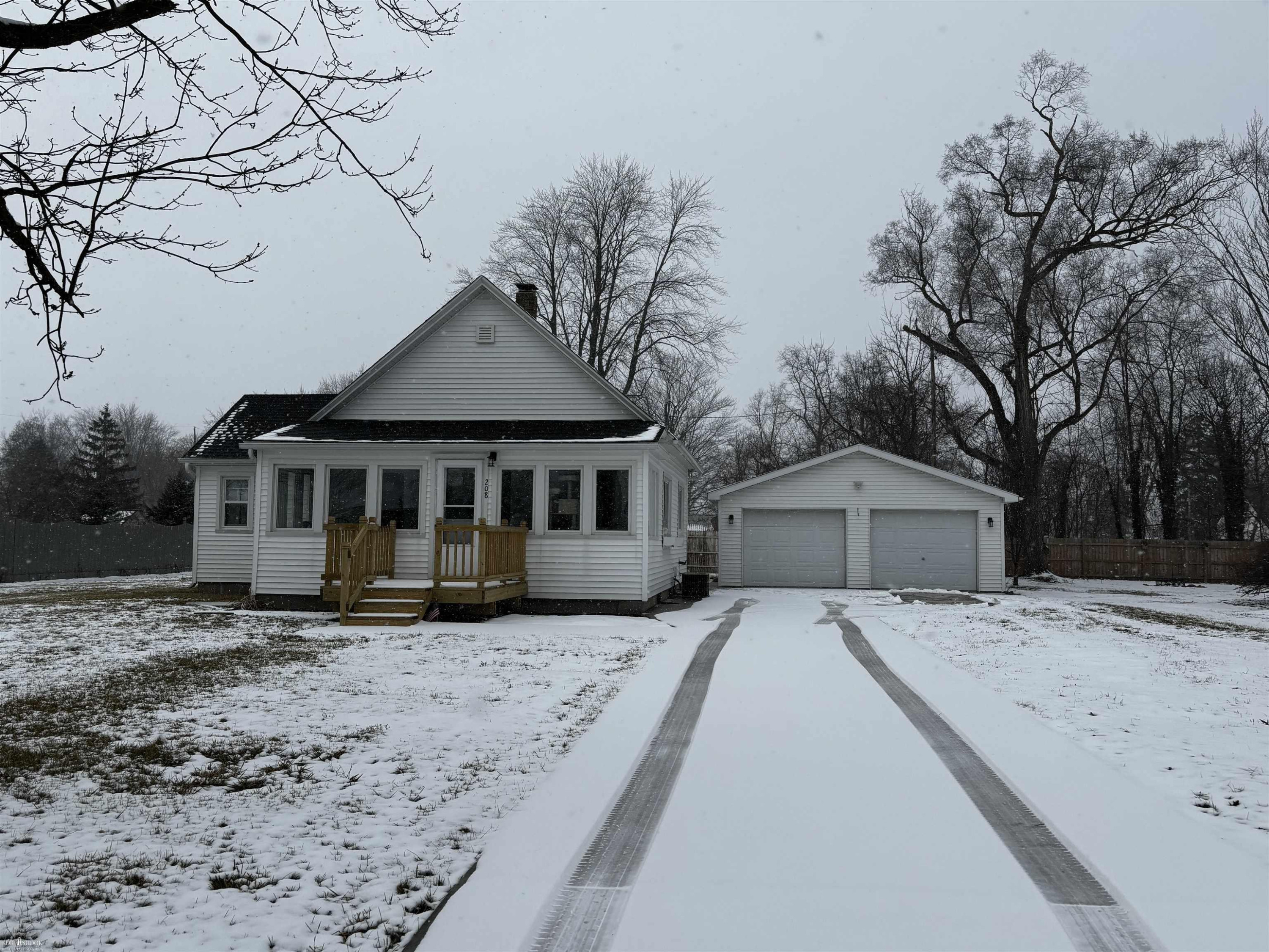 208 S Park Street, Ashley, MI 48806 — front exterior