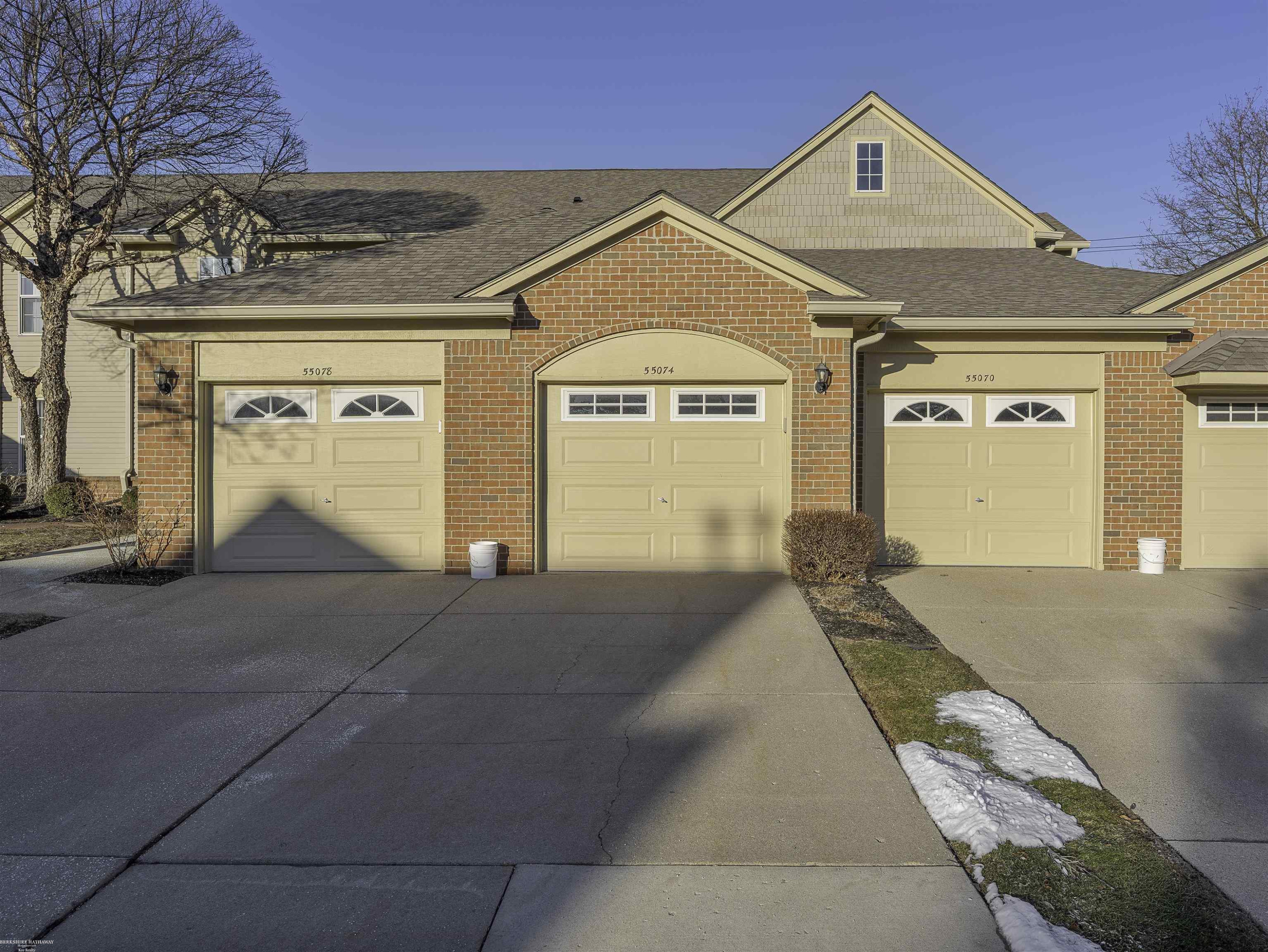 55074 WESTCHESTER Drive, 37, Shelby, MI 48316 — front exterior