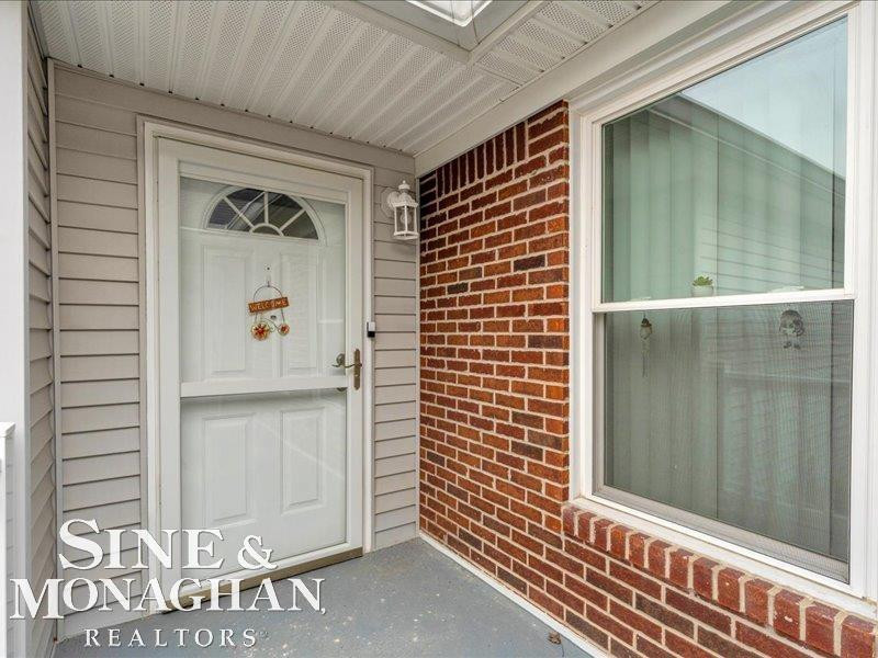 1045 Huntington Court, Marysville, MI 48040 — Photo 2