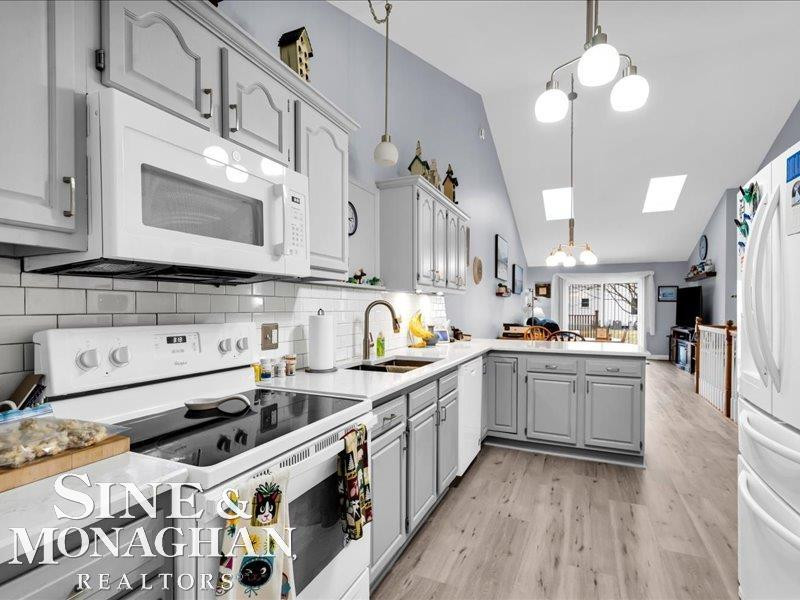 1045 Huntington Court, Marysville, MI 48040 — Photo 12