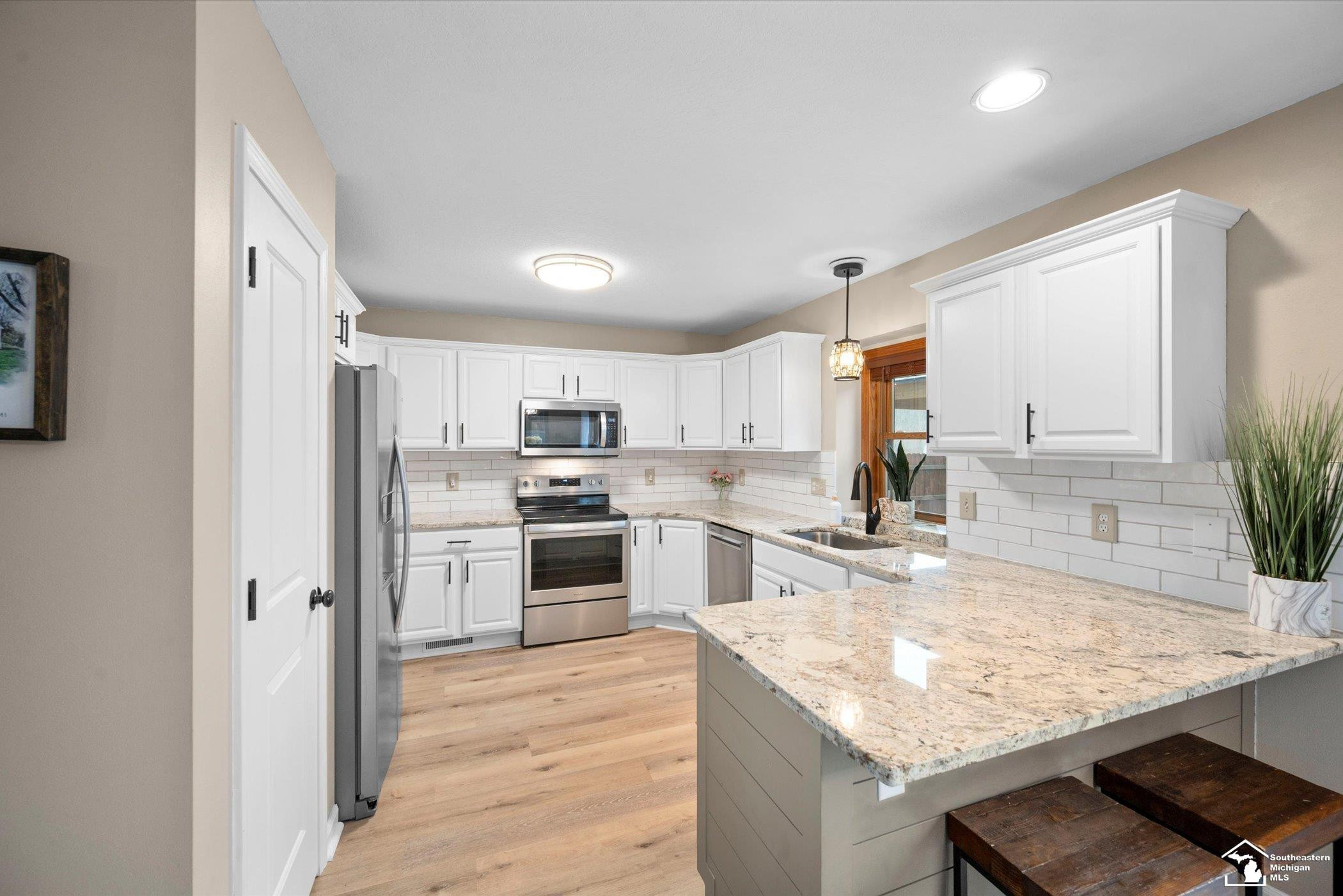 15285 Oak Knoll Drive, MI 48161 — Photo 11