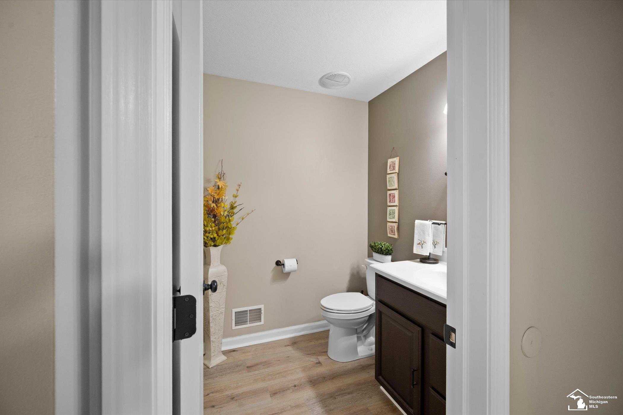 15285 Oak Knoll Drive, MI 48161 — Photo 13