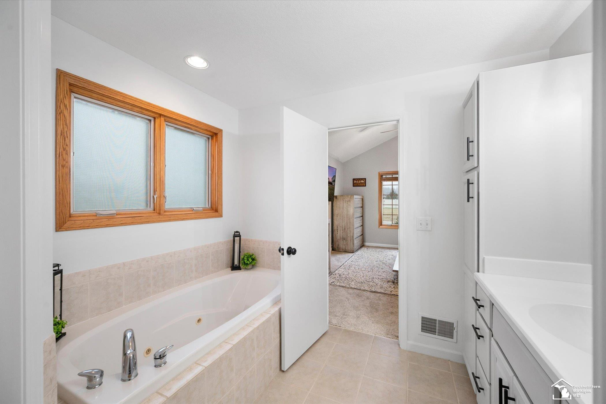15285 Oak Knoll Drive, MI 48161 — Photo 20