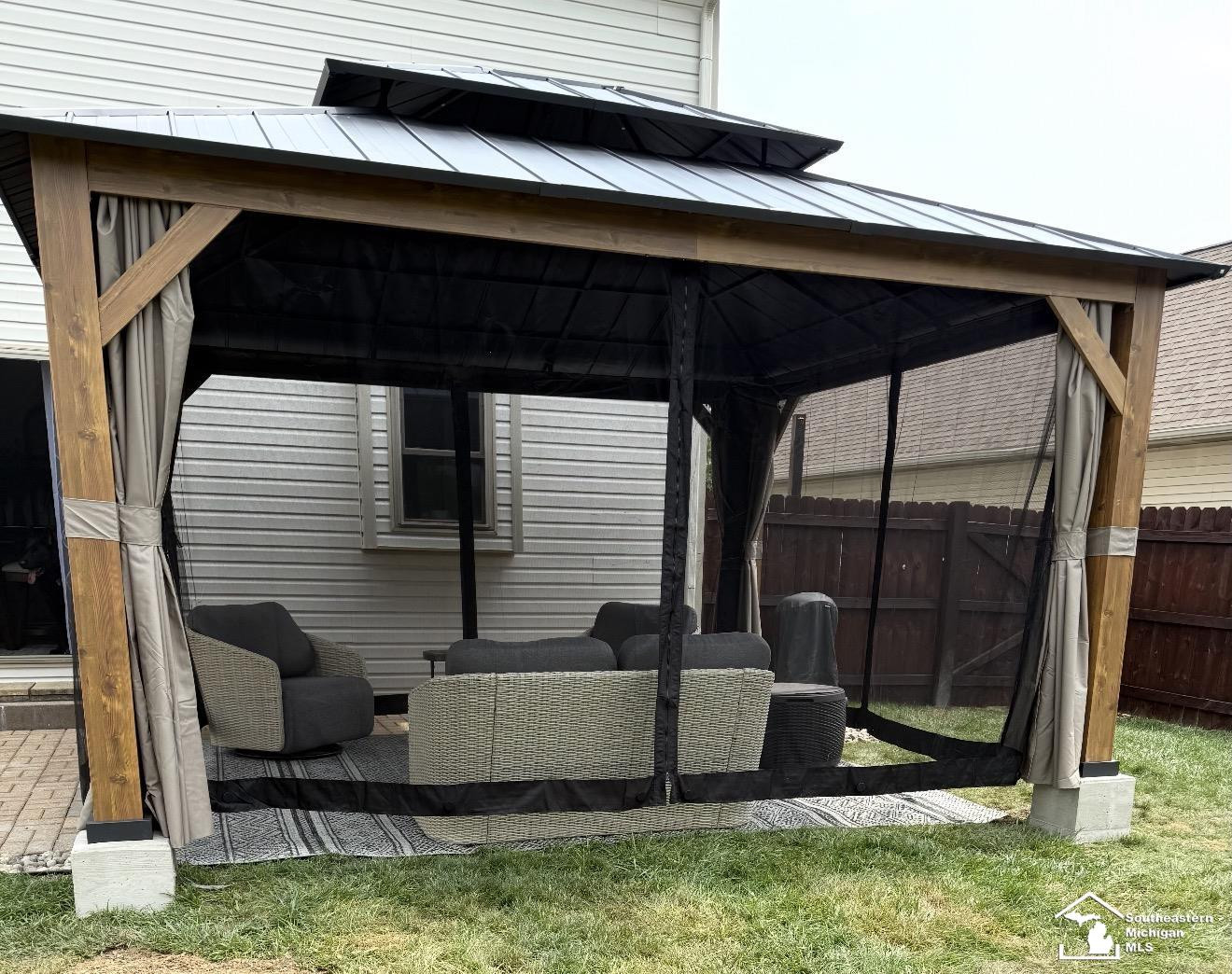 15285 Oak Knoll Drive, MI 48161 — Photo 34