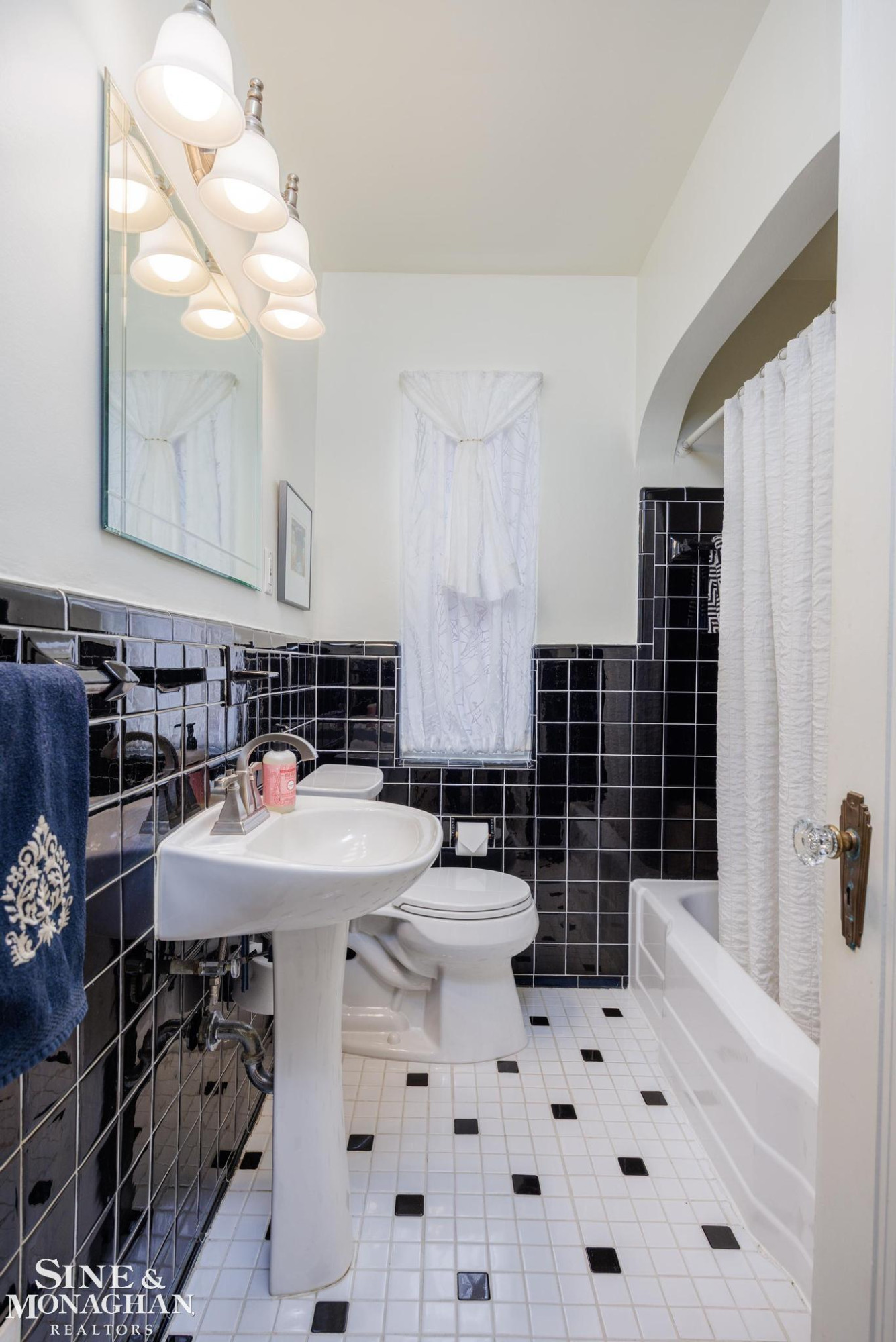 410 Calvin Avenue, Grosse Pointe, MI 48236 — Photo 12