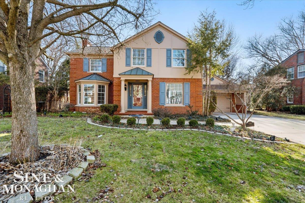 1061 N Oxford Road, Grosse Pointe Woods, MI 48236 — front exterior