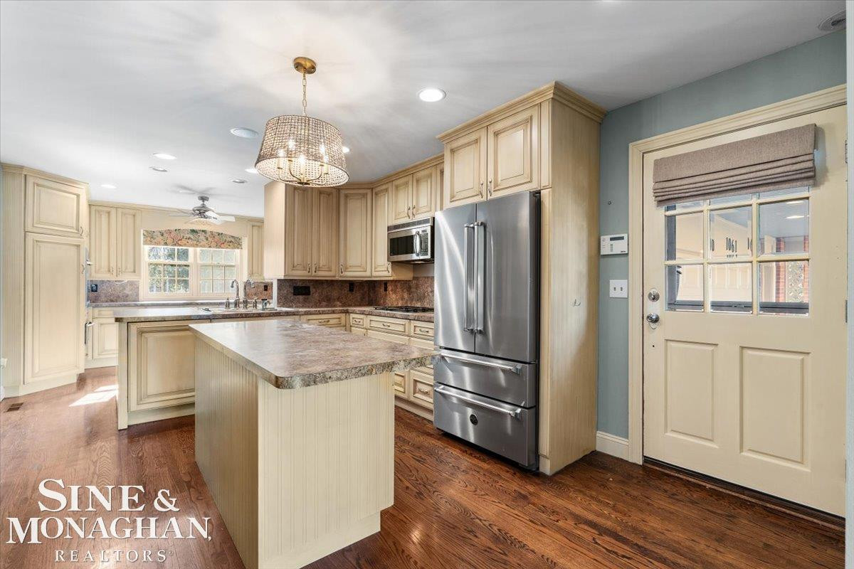 1061 N Oxford Road, Grosse Pointe Woods, MI 48236 — Photo 7