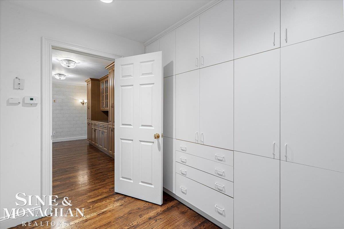 1061 N Oxford Road, Grosse Pointe Woods, MI 48236 — Photo 18