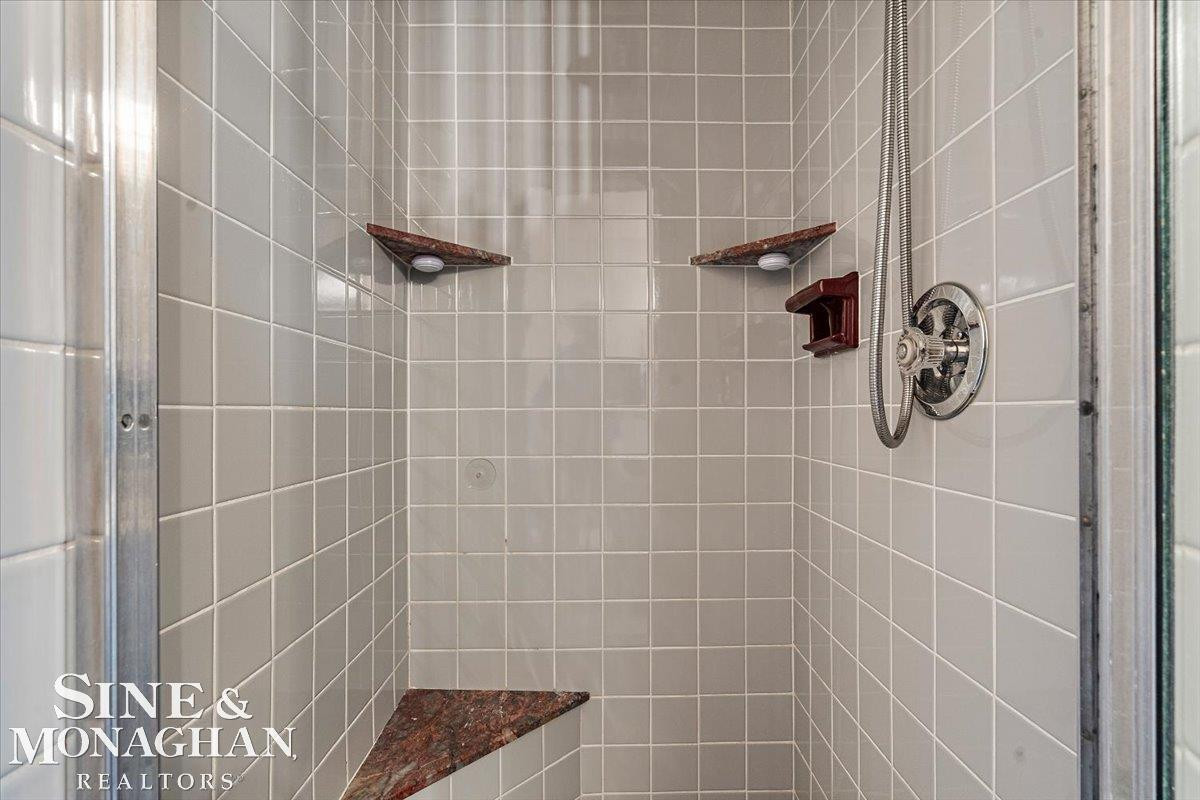 1061 N Oxford Road, Grosse Pointe Woods, MI 48236 — Photo 34