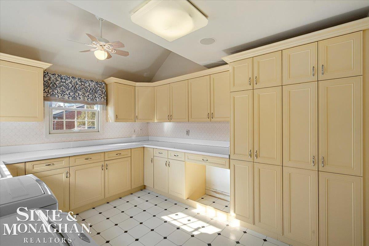 1061 N Oxford Road, Grosse Pointe Woods, MI 48236 — Photo 37