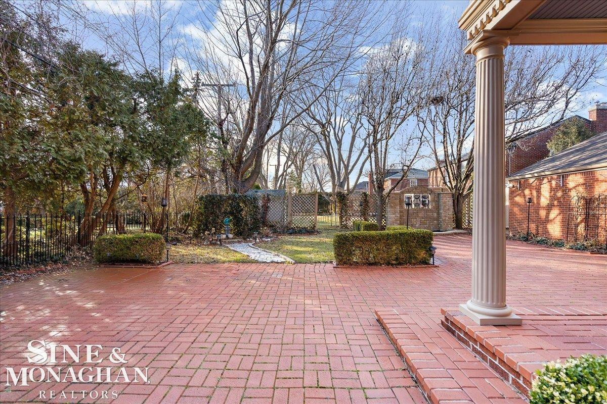1061 N Oxford Road, Grosse Pointe Woods, MI 48236 — Photo 44