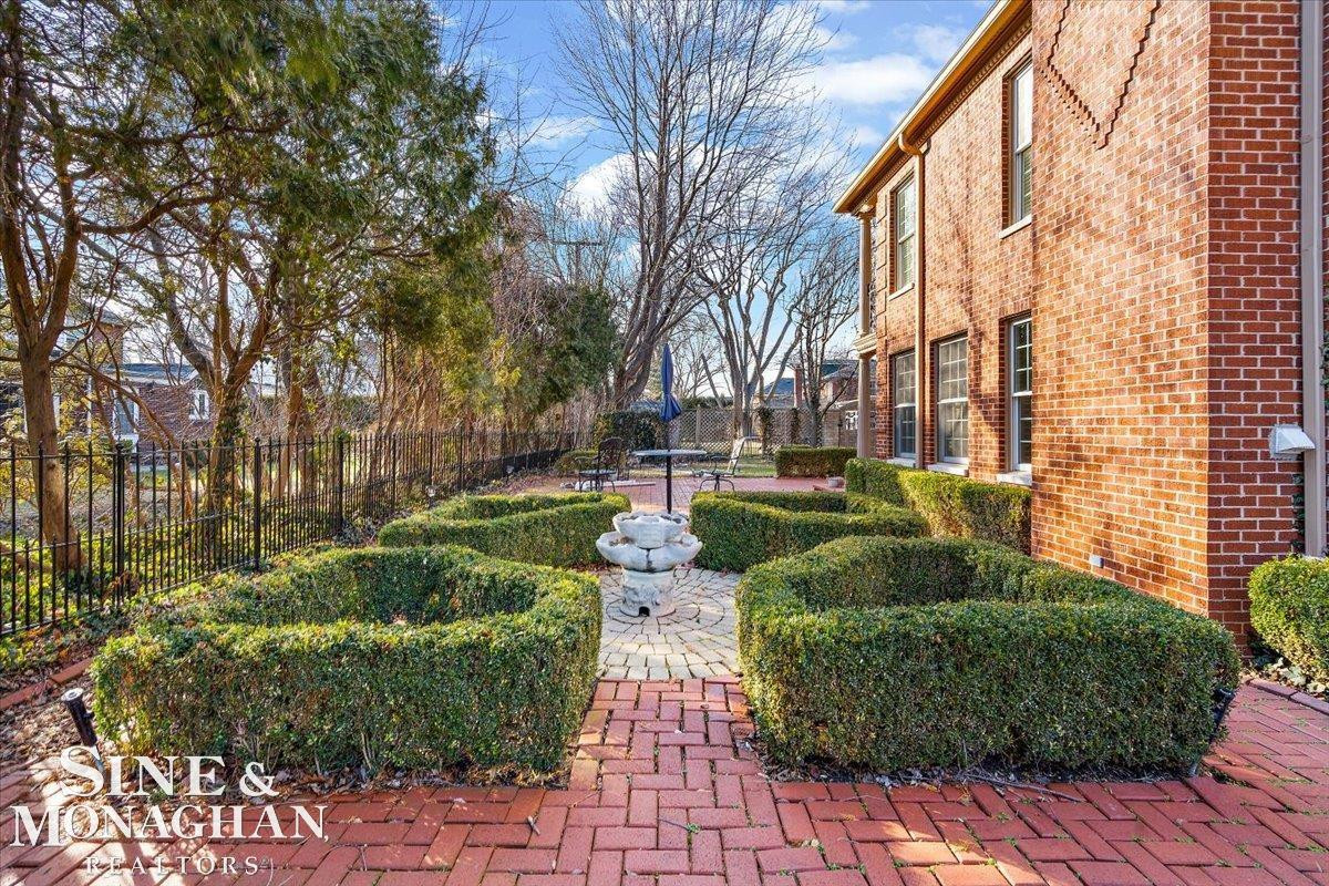 1061 N Oxford Road, Grosse Pointe Woods, MI 48236 — Photo 46