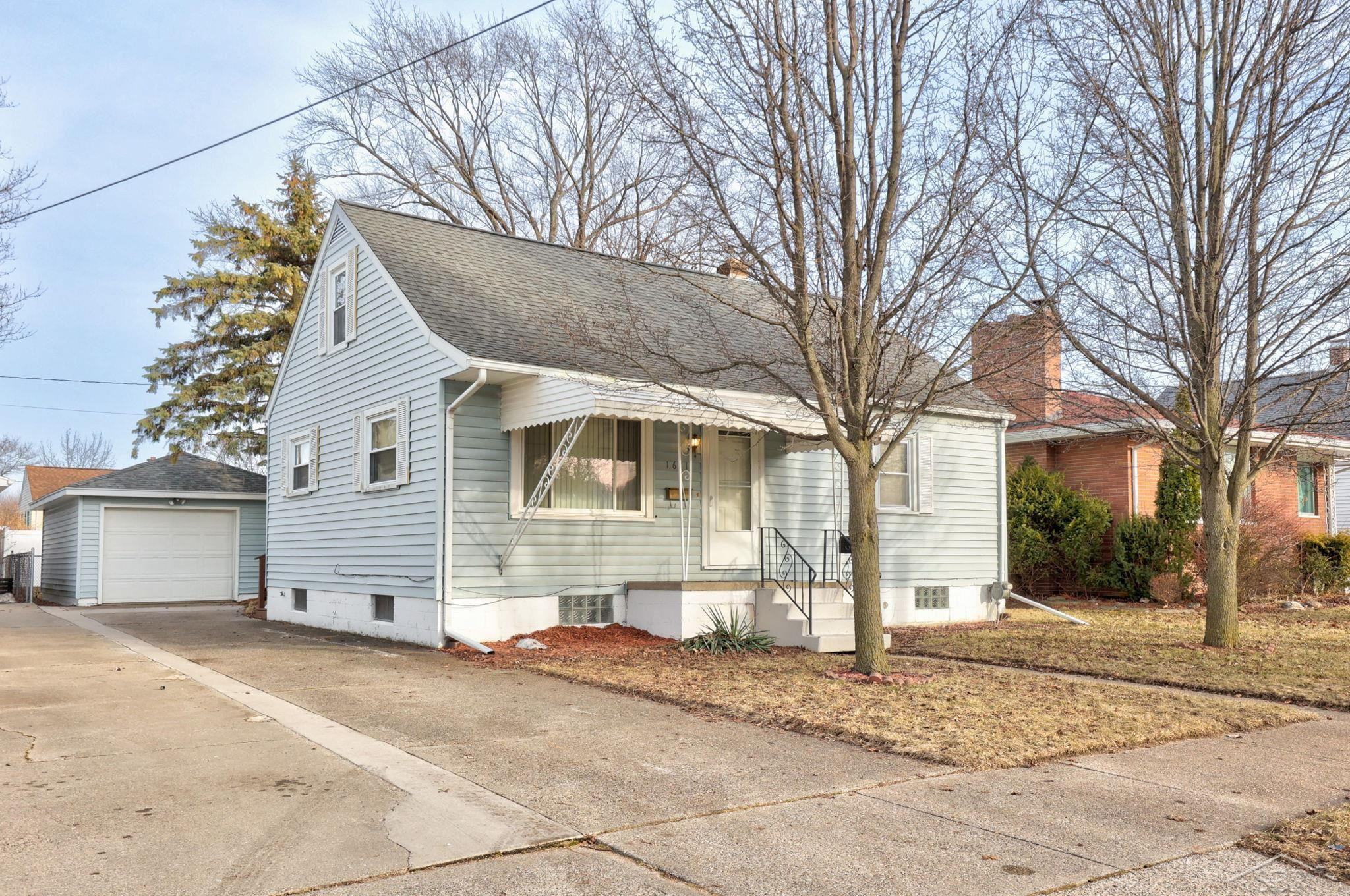 1611 S Grant Street, Bay City, MI 48708 — front exterior