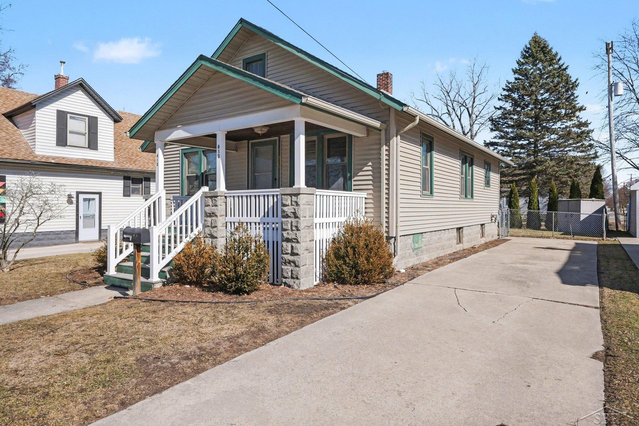 613 Pine Street, Essexville, MI 48732 — front exterior