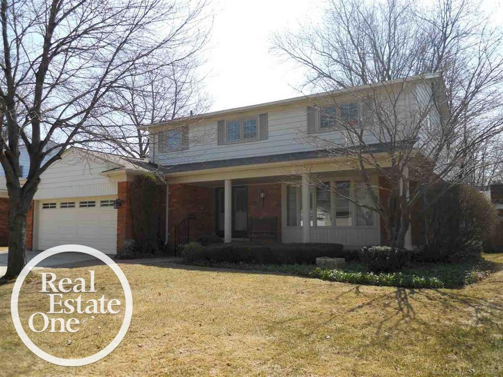 1189 Hollywood Avenue, Grosse Pointe Woods, MI 48236 — front exterior