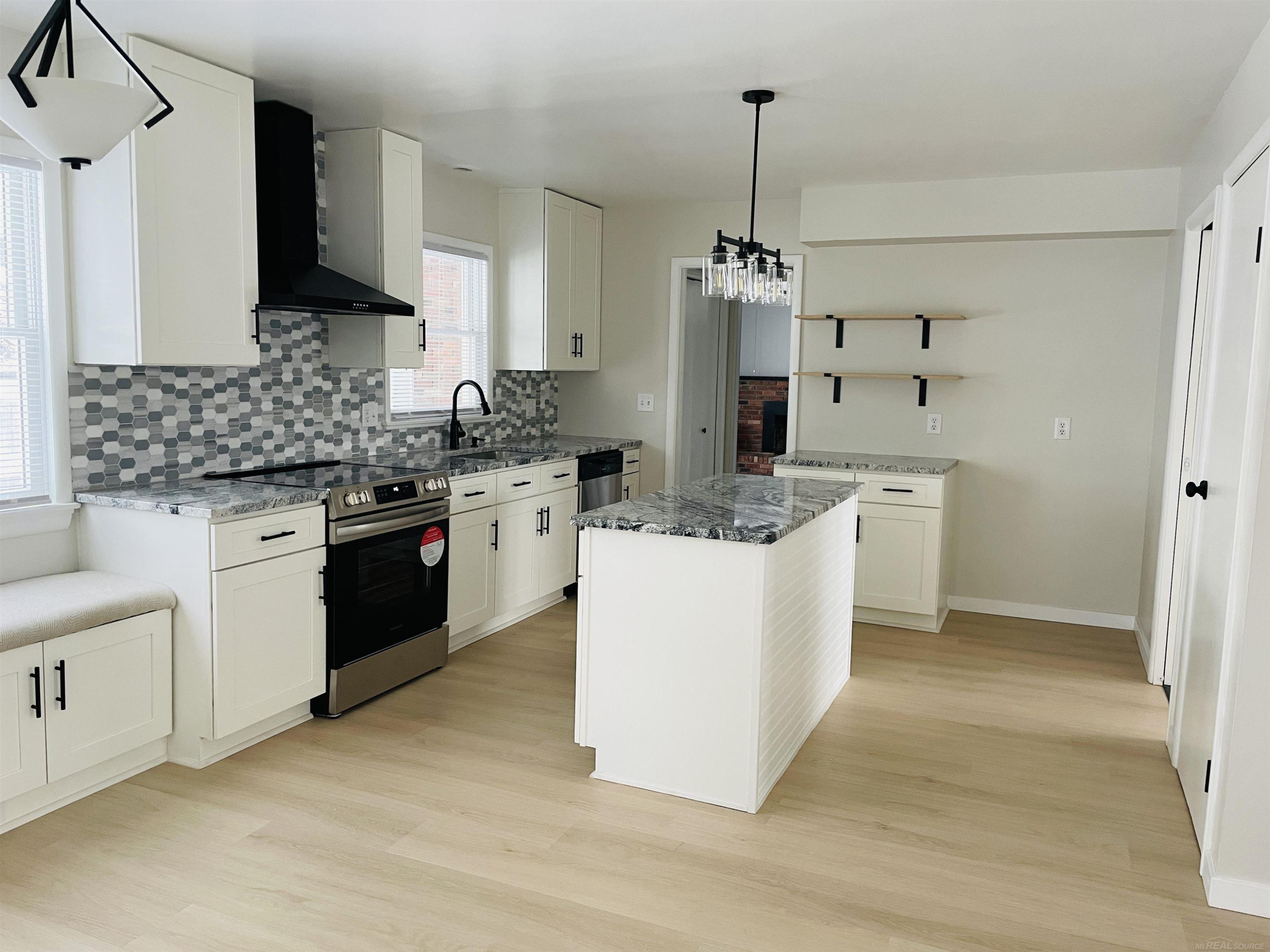 5273 Fairway Drive, Bay City, MI 48706 — Photo 5