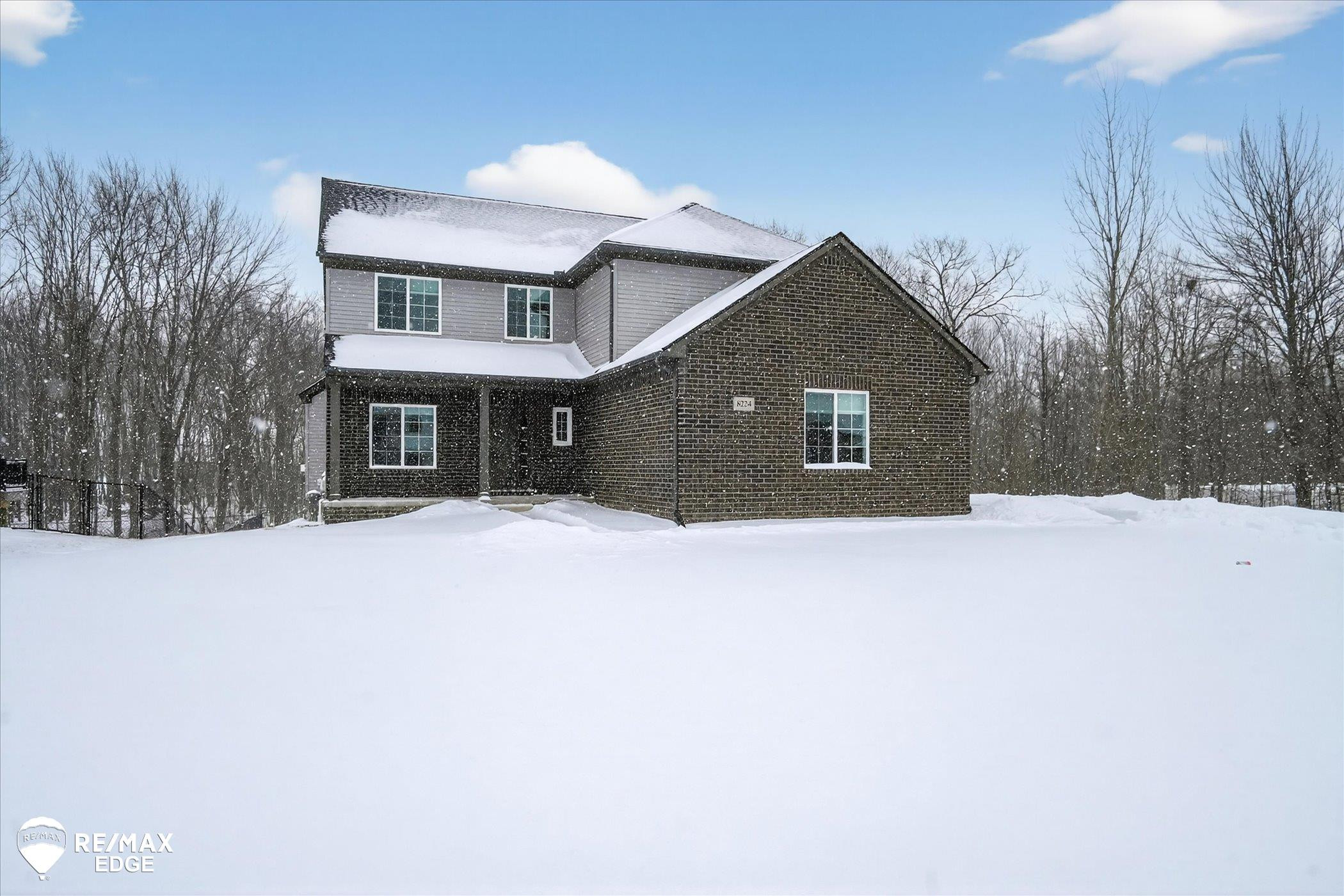 8224 Peninsula Circle, Grand Blanc, MI 48439 — Photo 2