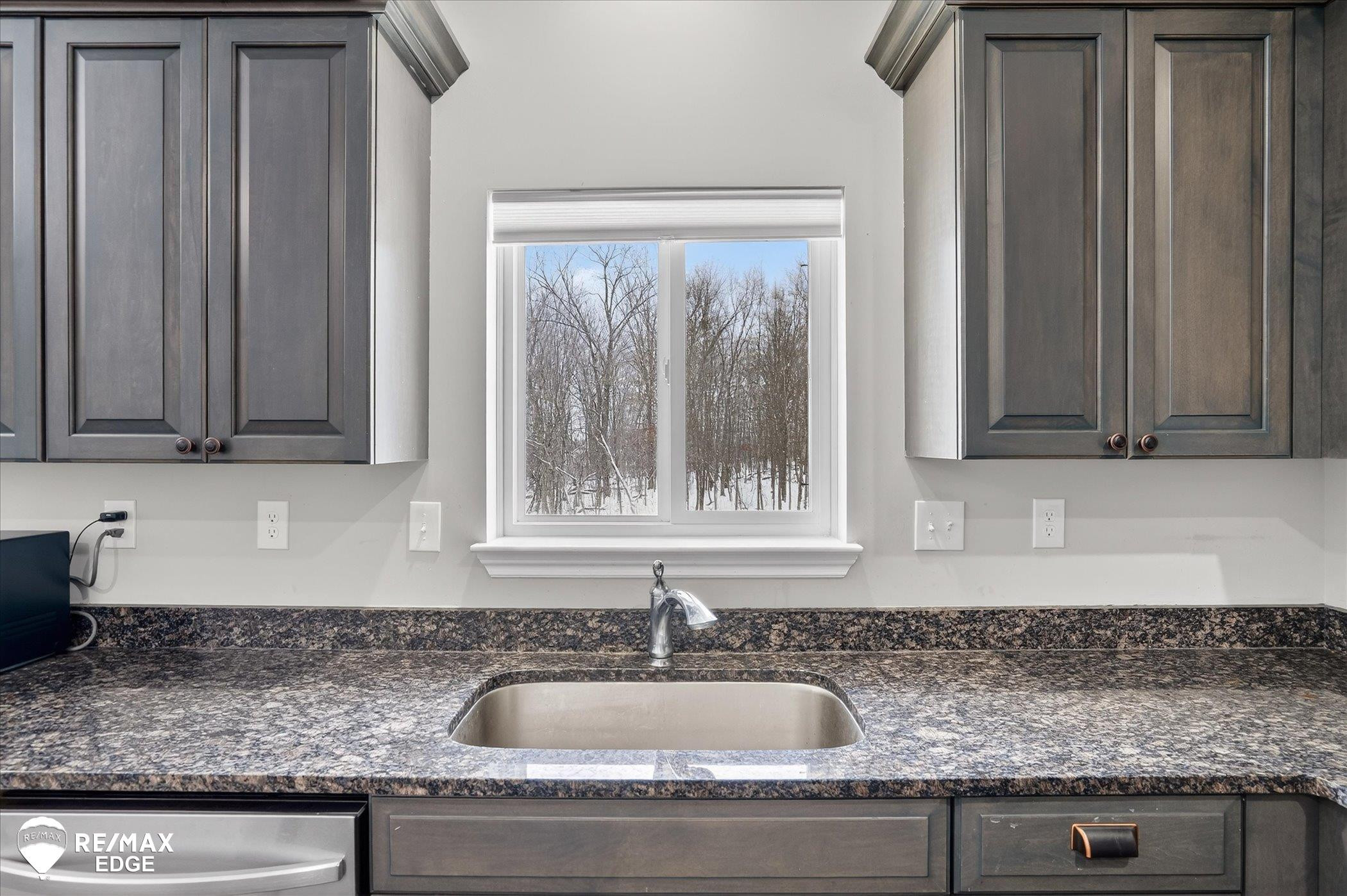8224 Peninsula Circle, Grand Blanc, MI 48439 — Photo 5