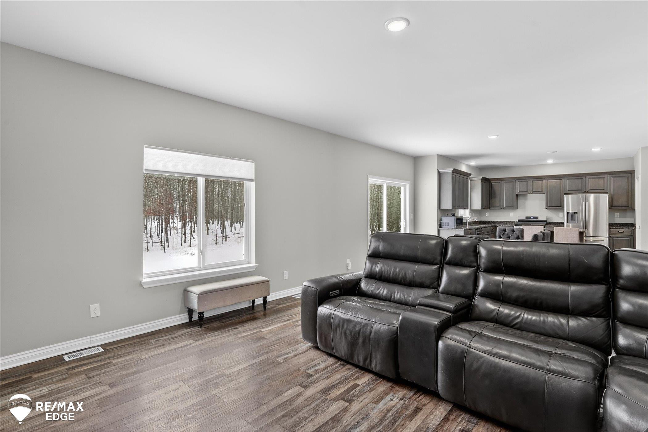 8224 Peninsula Circle, Grand Blanc, MI 48439 — Photo 10