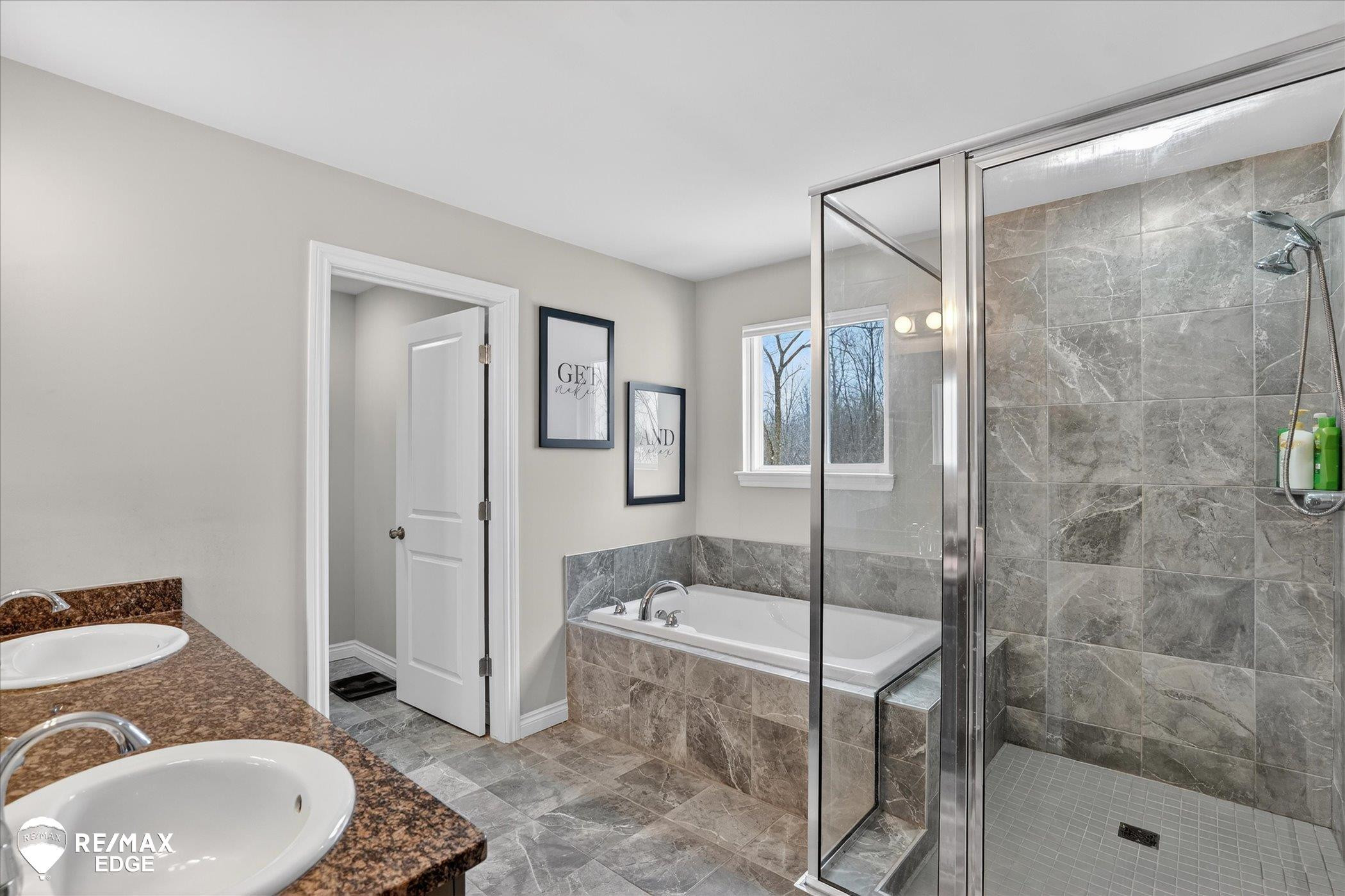 8224 Peninsula Circle, Grand Blanc, MI 48439 — Photo 12