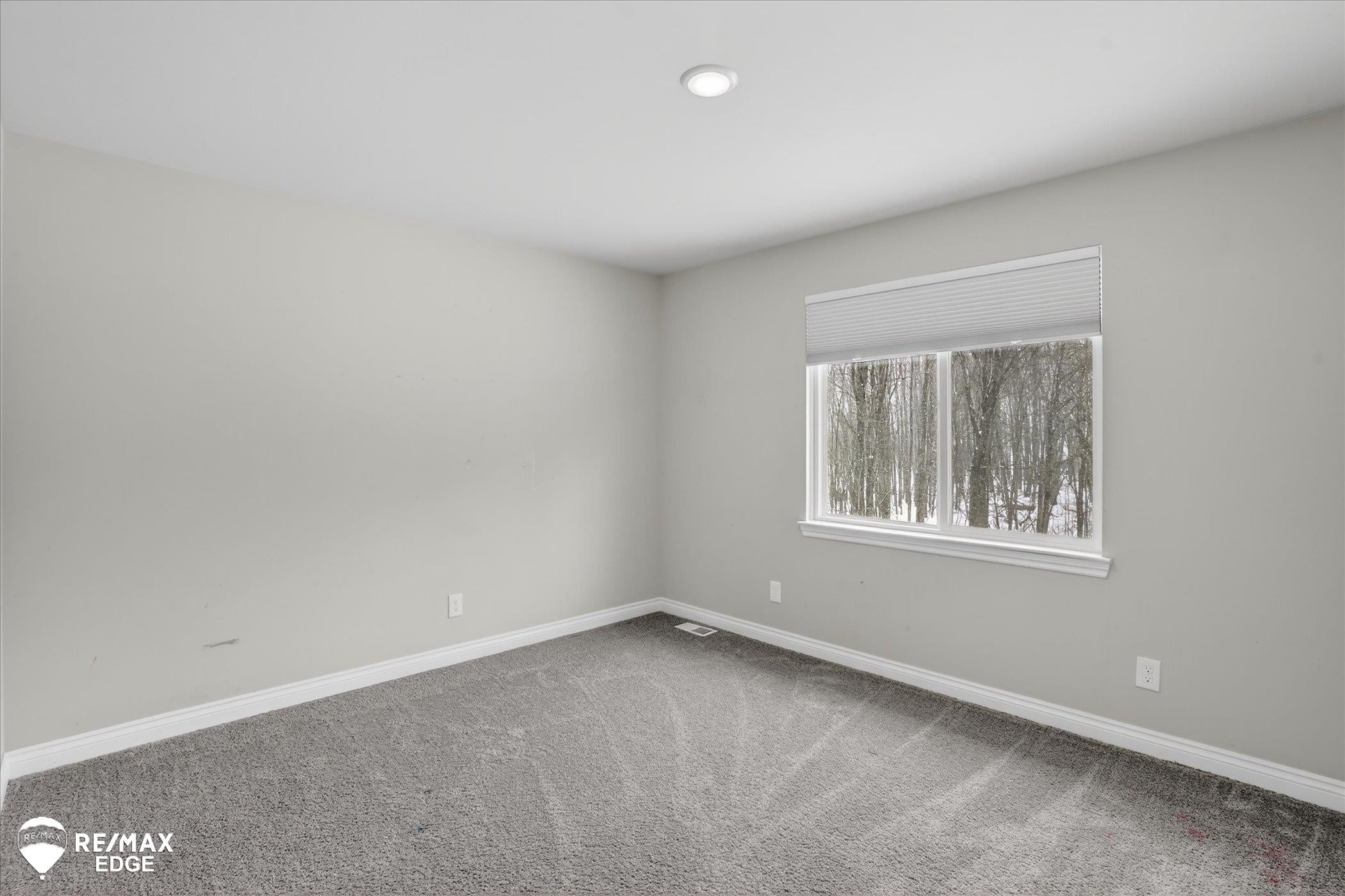 8224 Peninsula Circle, Grand Blanc, MI 48439 — Photo 21