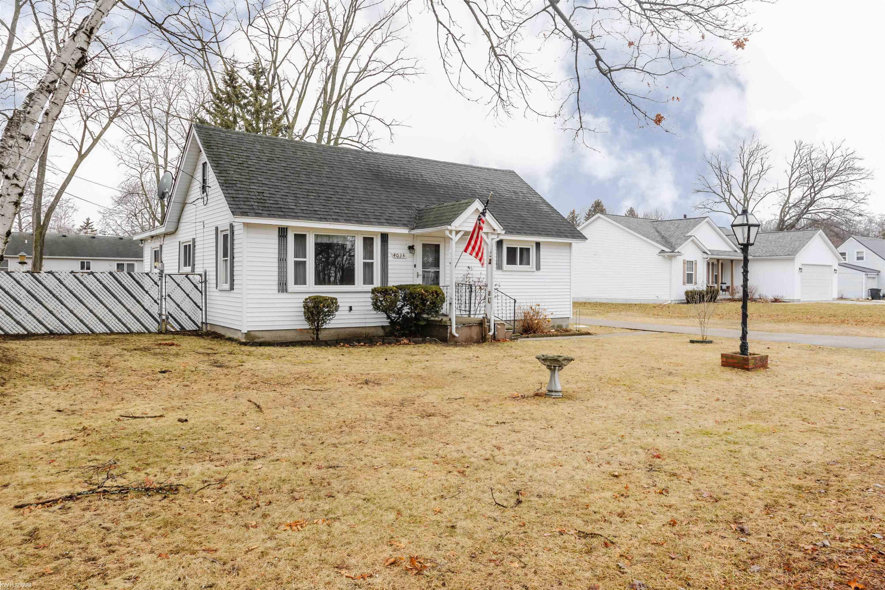 4033 Helen Avenue, MI 48059 — front exterior