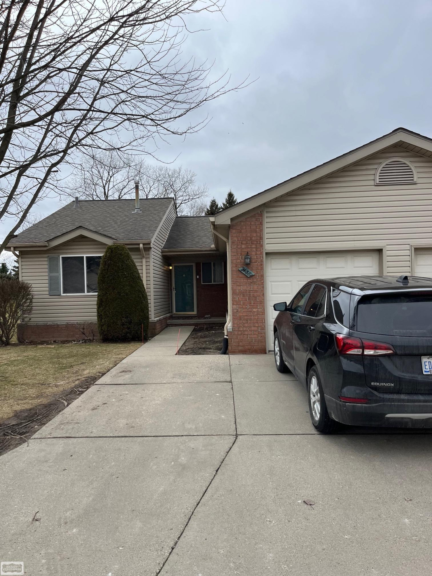 24381 Juliet Drive, Center Line, MI 48015 — front exterior