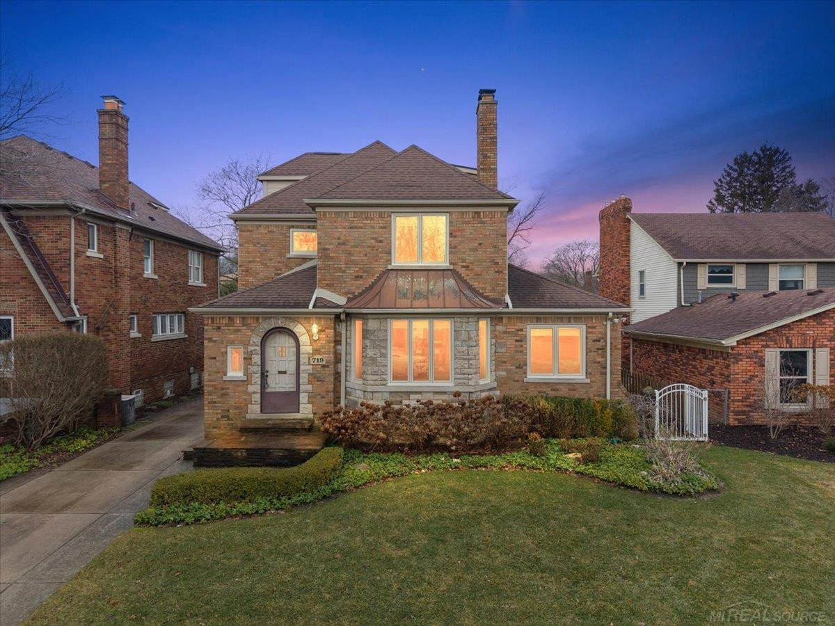 719 Fisher Road, Grosse Pointe, MI 48230 — front exterior