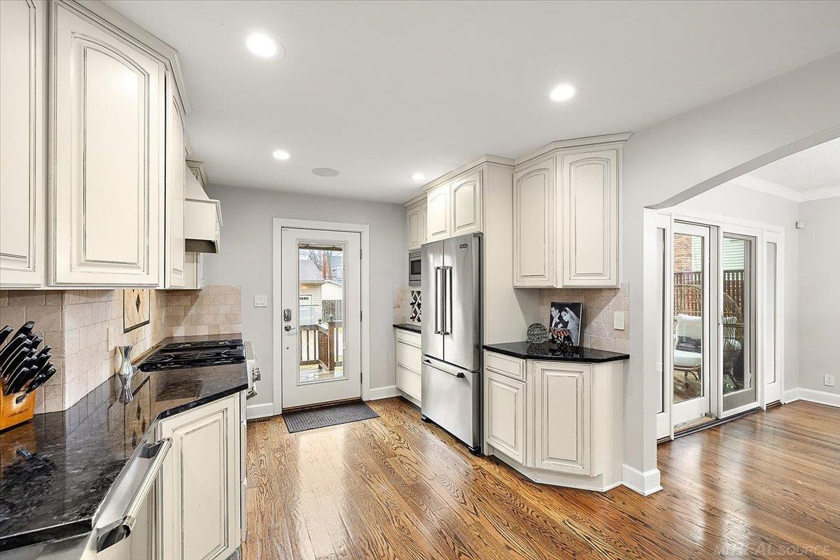 719 Fisher Road, Grosse Pointe, MI 48230 — Photo 19
