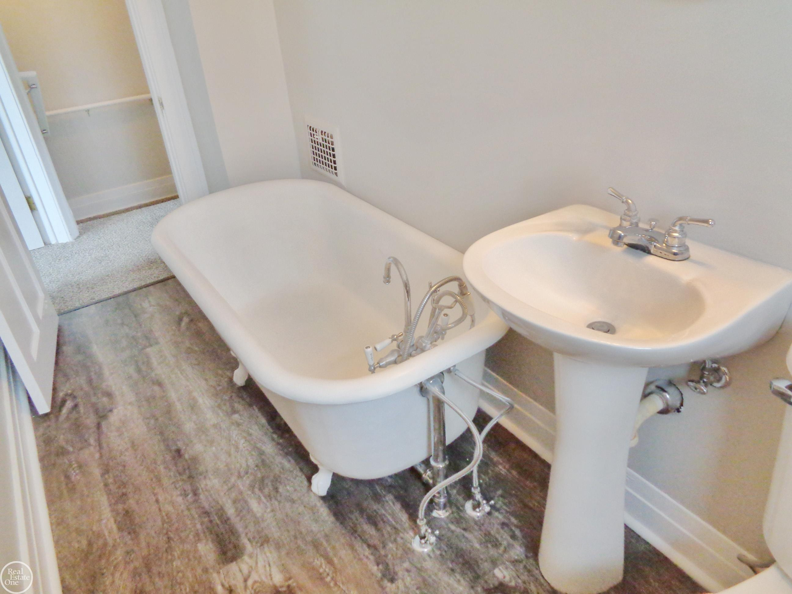40 Riverside Drive, Mount Clemens, MI 48043 — Photo 19