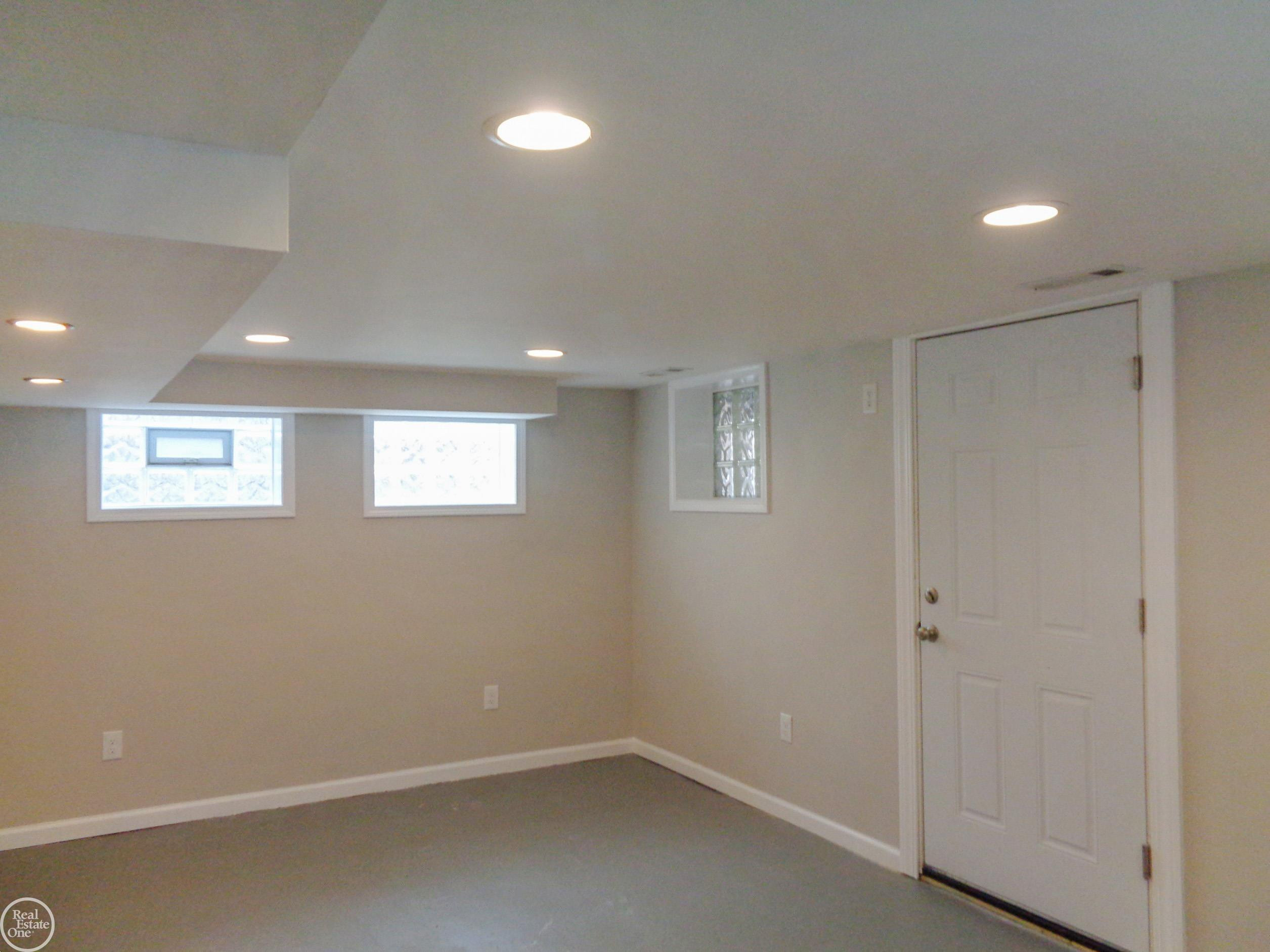 40 Riverside Drive, Mount Clemens, MI 48043 — Photo 22
