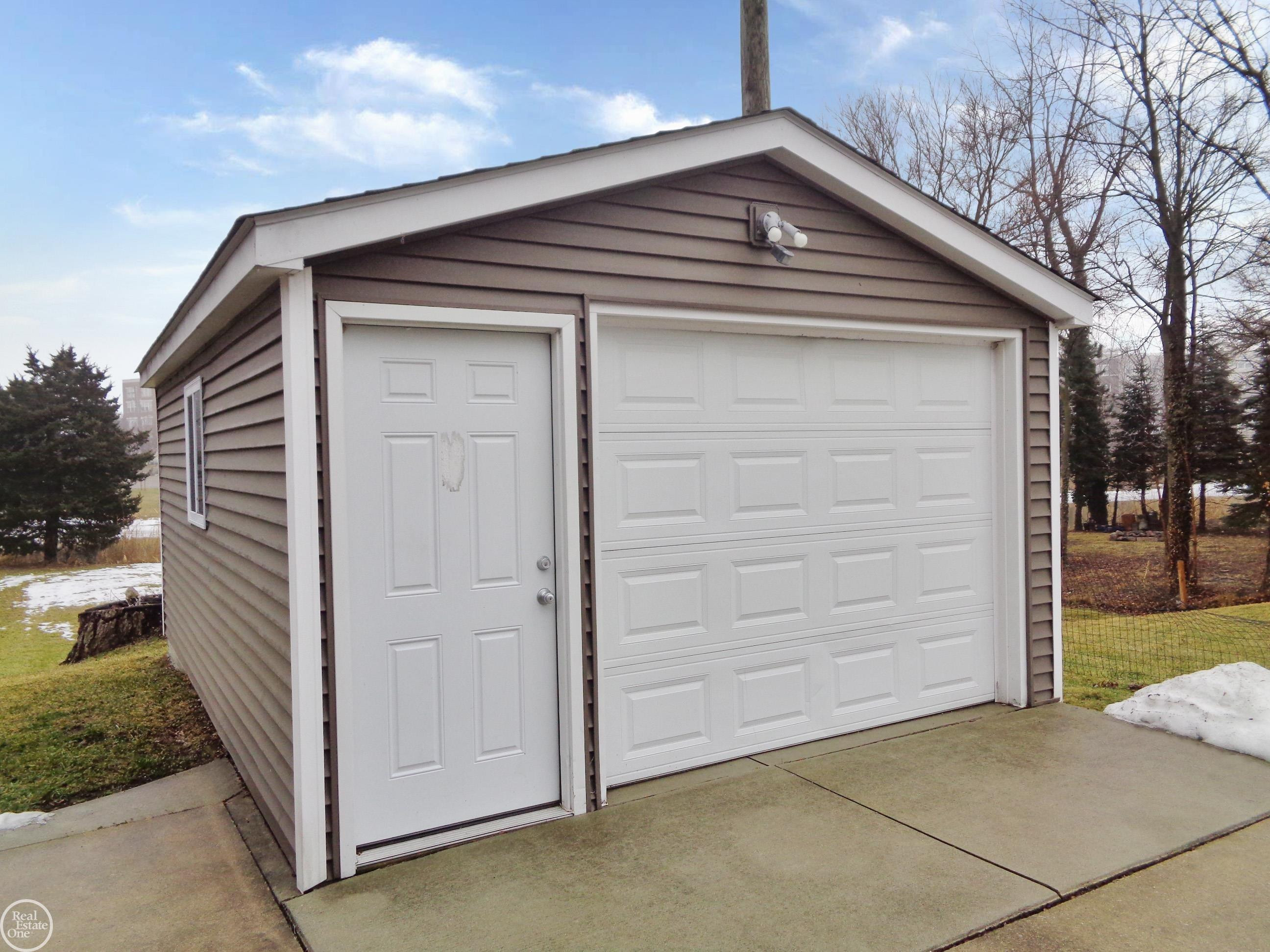 40 Riverside Drive, Mount Clemens, MI 48043 — Photo 25