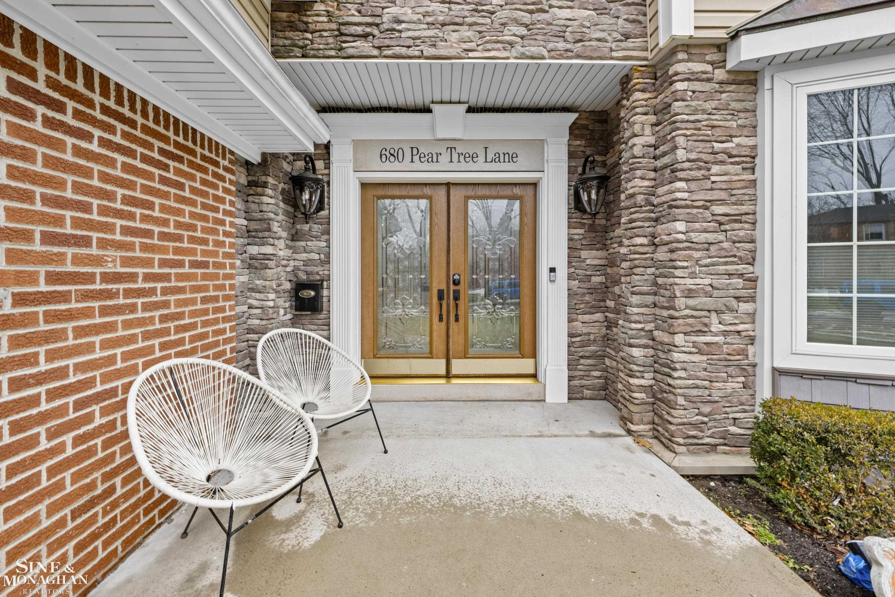 680 Pear Tree Lane, Grosse Pointe Woods, MI 48236 — Photo 2