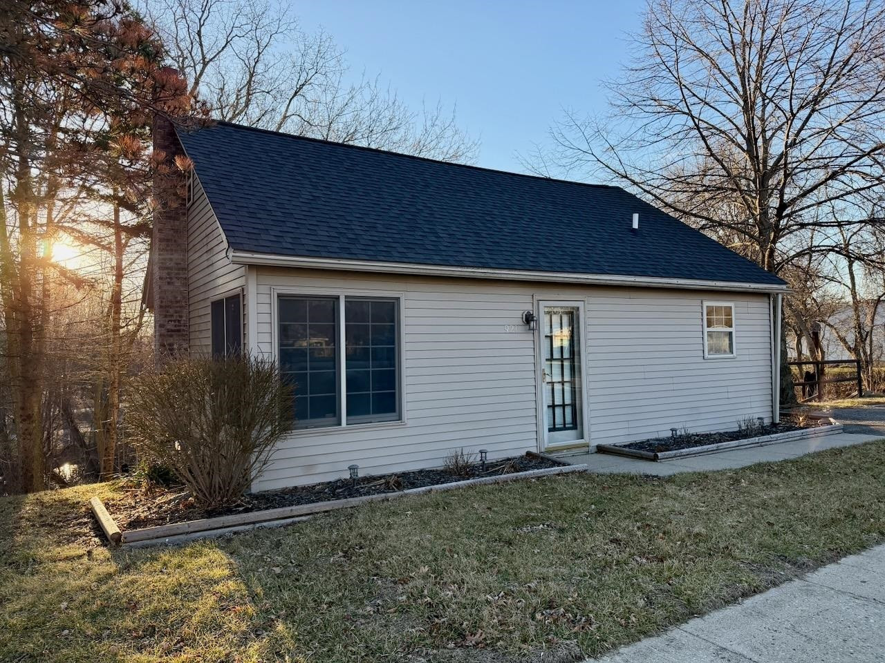 921 S Front Street, Chesaning, MI 48616 — front exterior