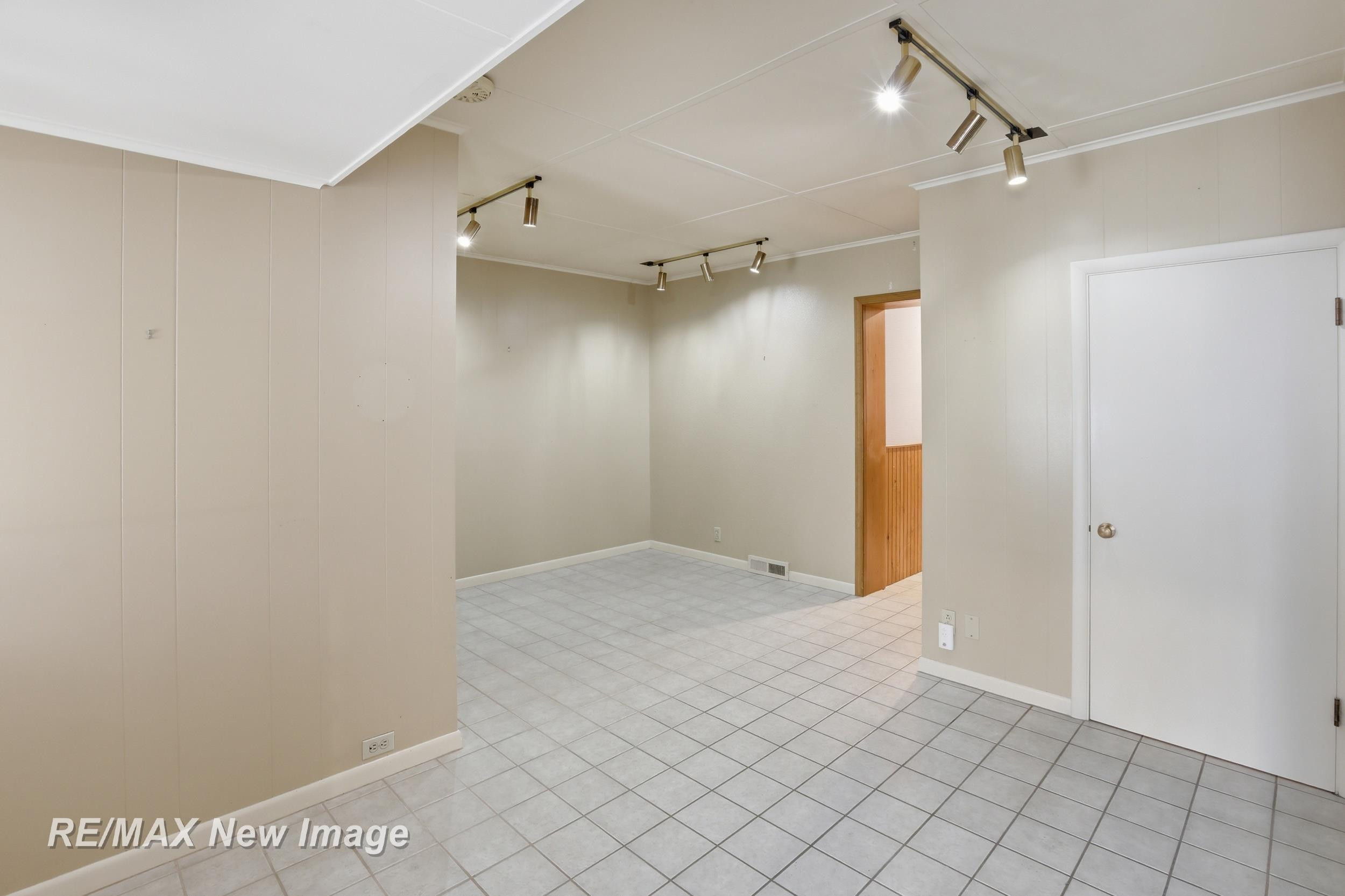 4077 Brockway Road, Saginaw, MI 48638 — Photo 8