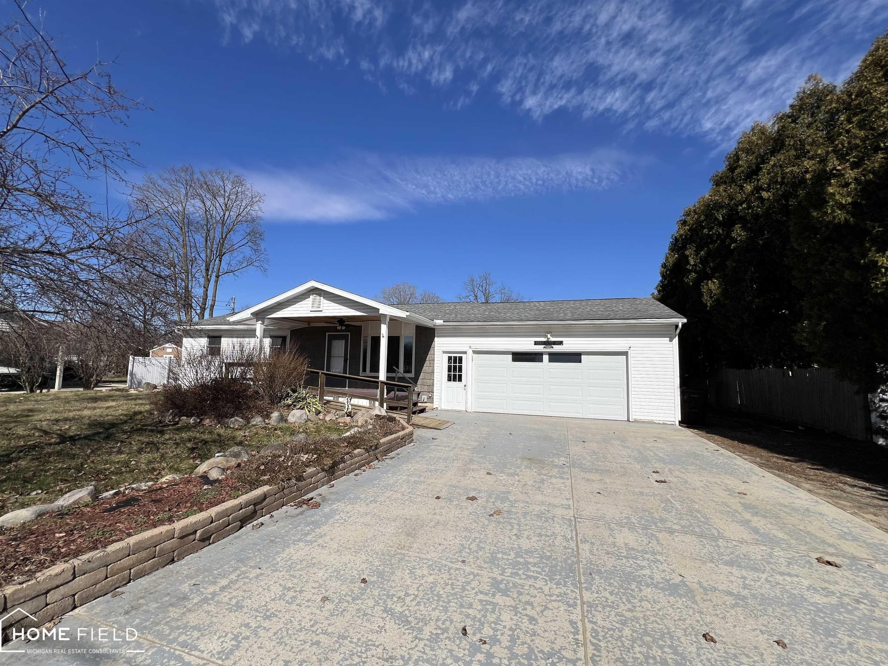 905 E Exchange Street, Owosso, MI 48867 — front exterior