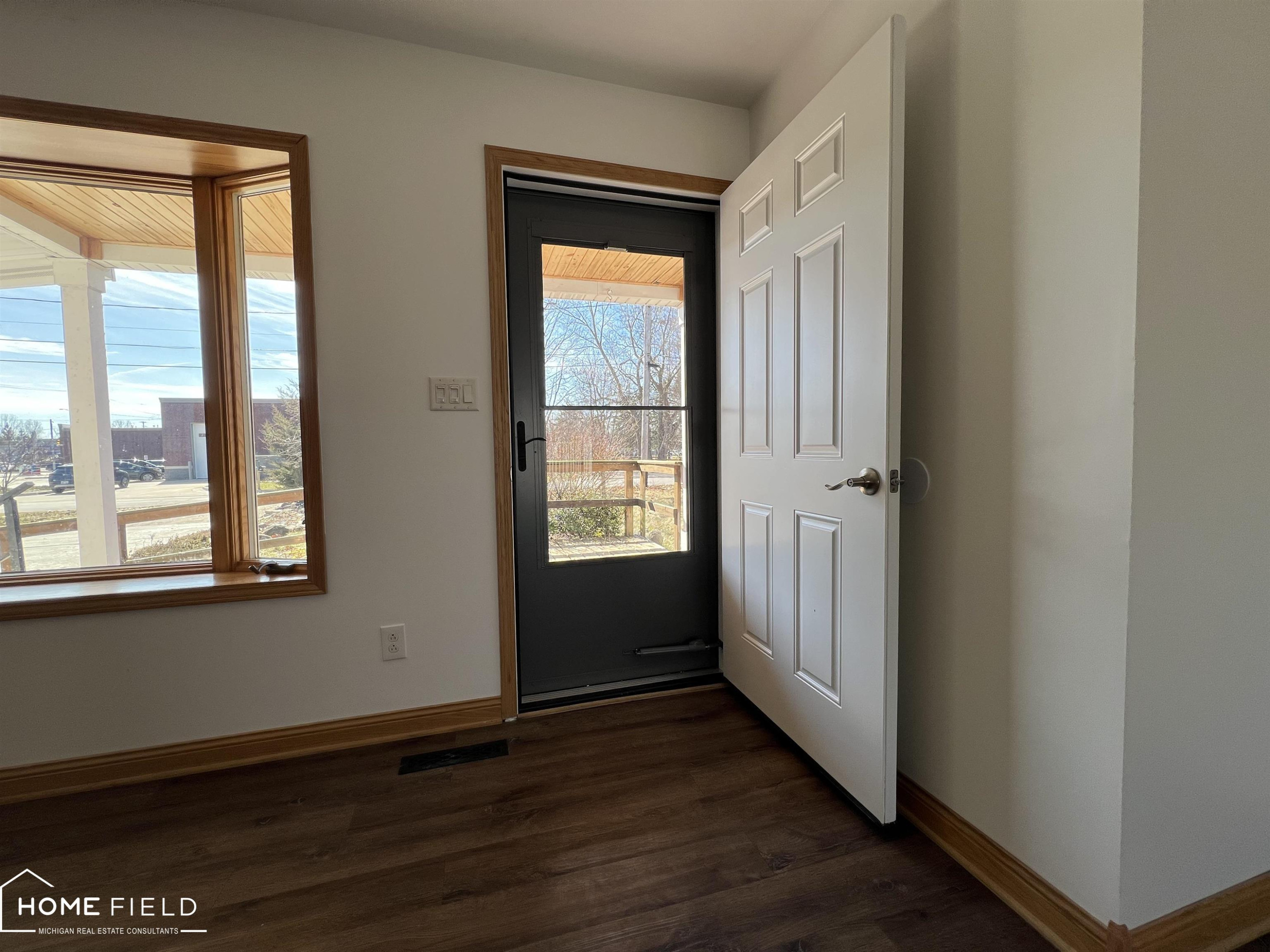 905 E Exchange Street, Owosso, MI 48867 — Photo 4