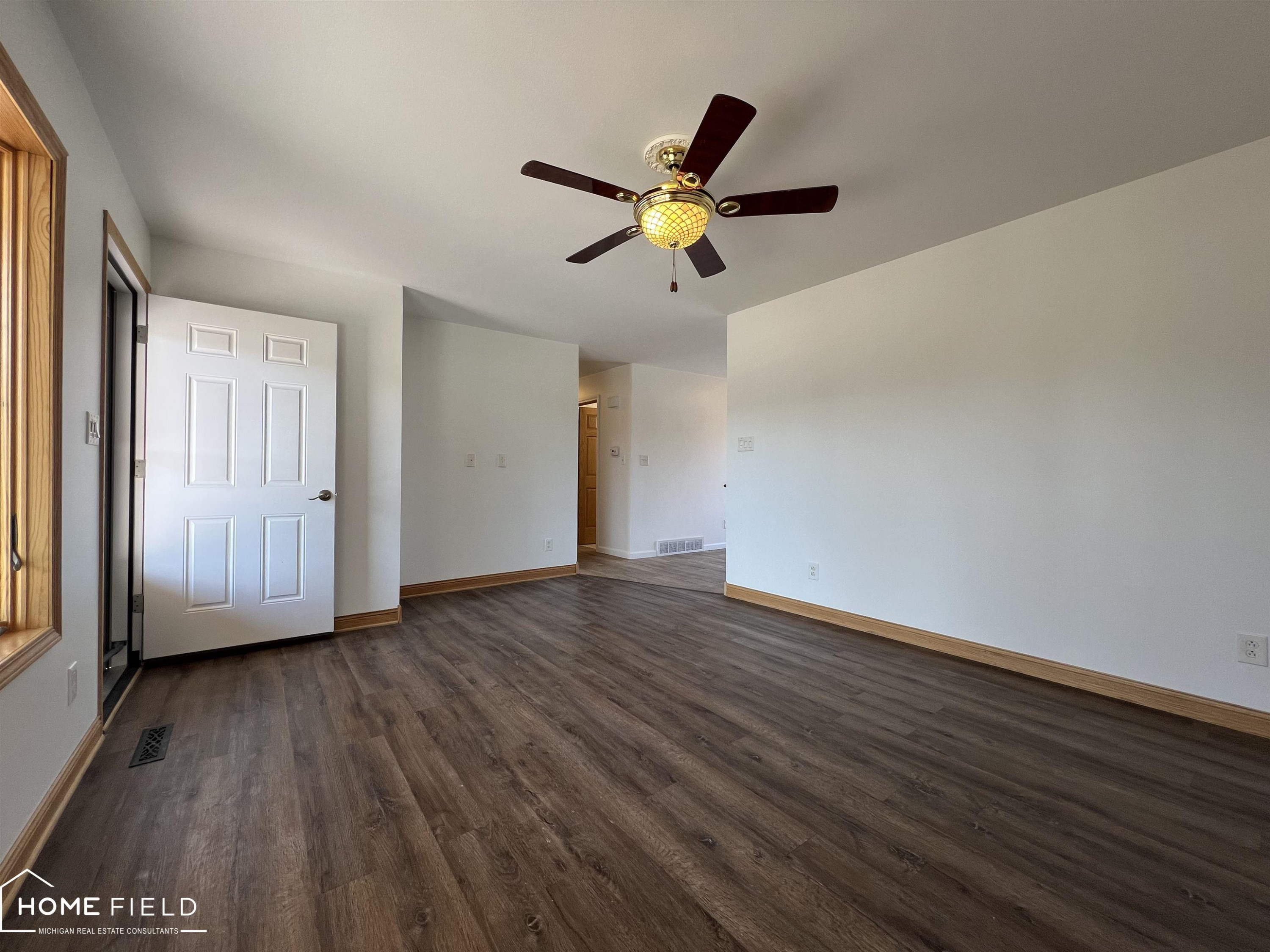 905 E Exchange Street, Owosso, MI 48867 — Photo 5
