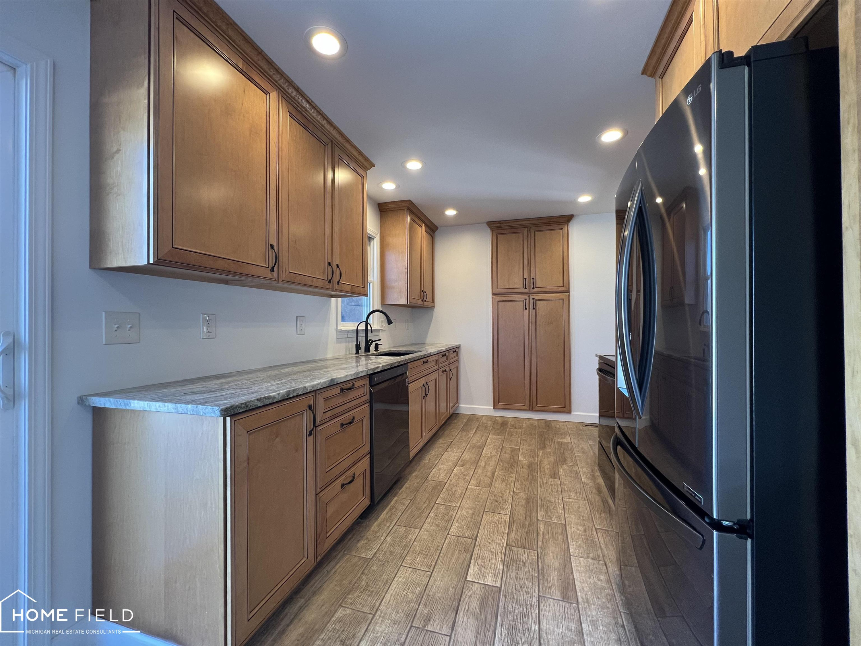 905 E Exchange Street, Owosso, MI 48867 — Photo 8