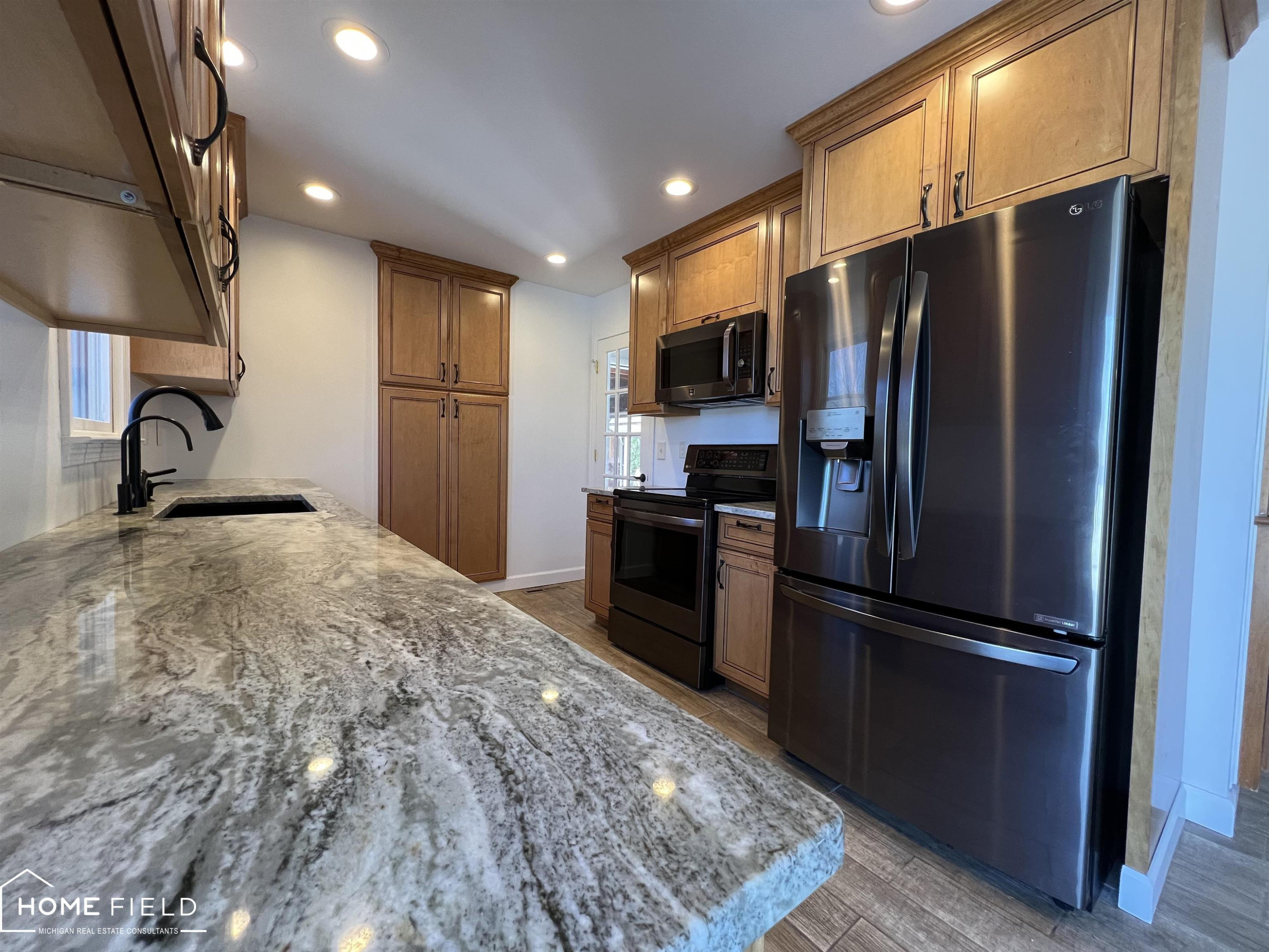 905 E Exchange Street, Owosso, MI 48867 — Photo 9
