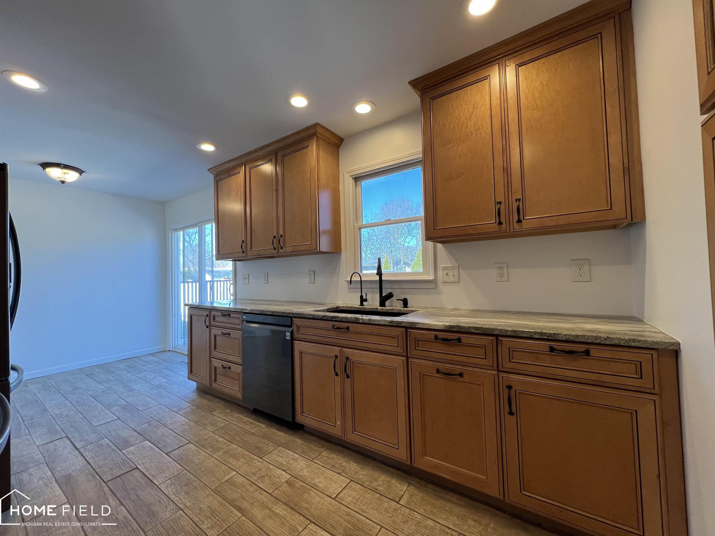 905 E Exchange Street, Owosso, MI 48867 — Photo 10