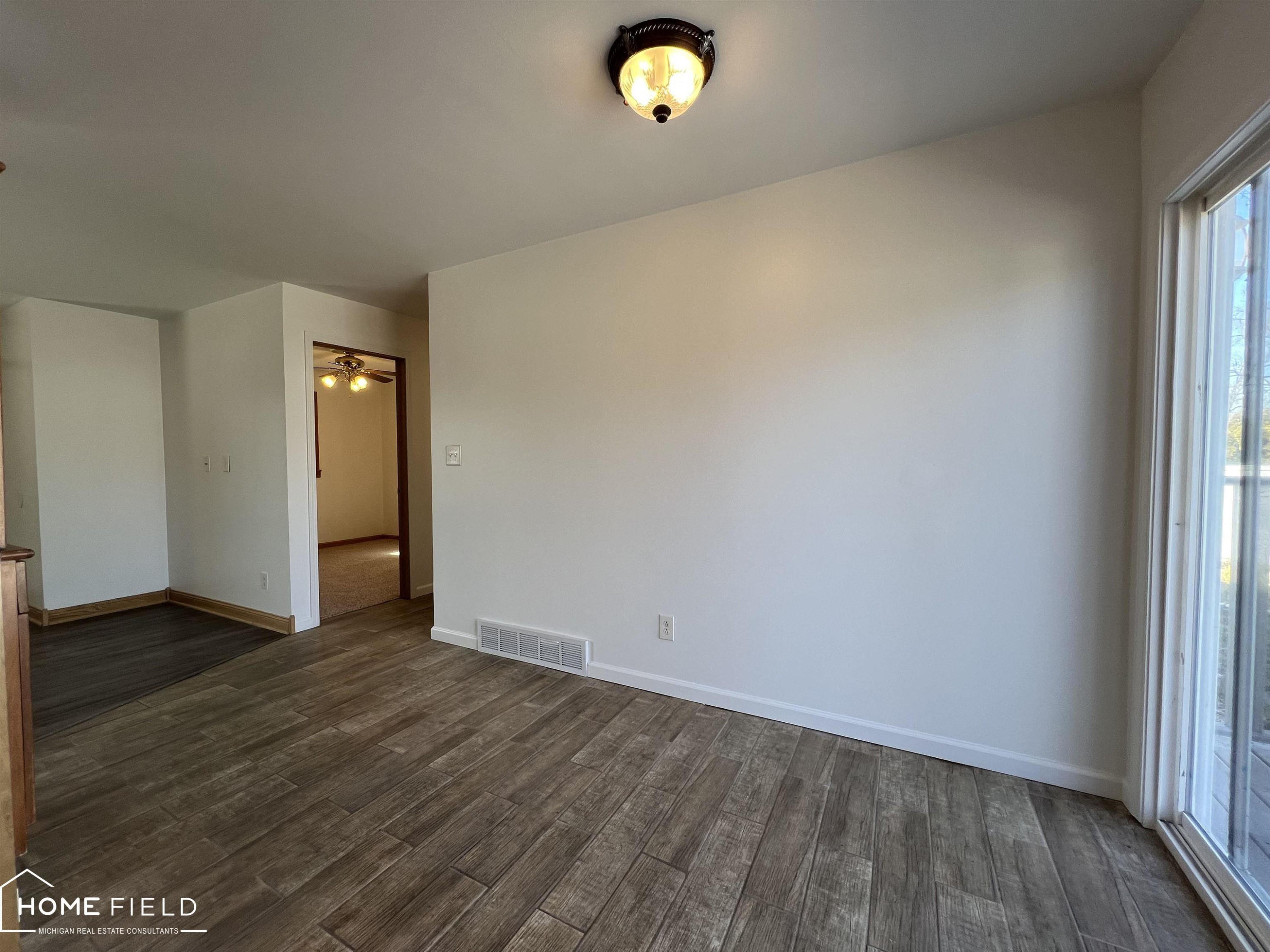 905 E Exchange Street, Owosso, MI 48867 — Photo 12